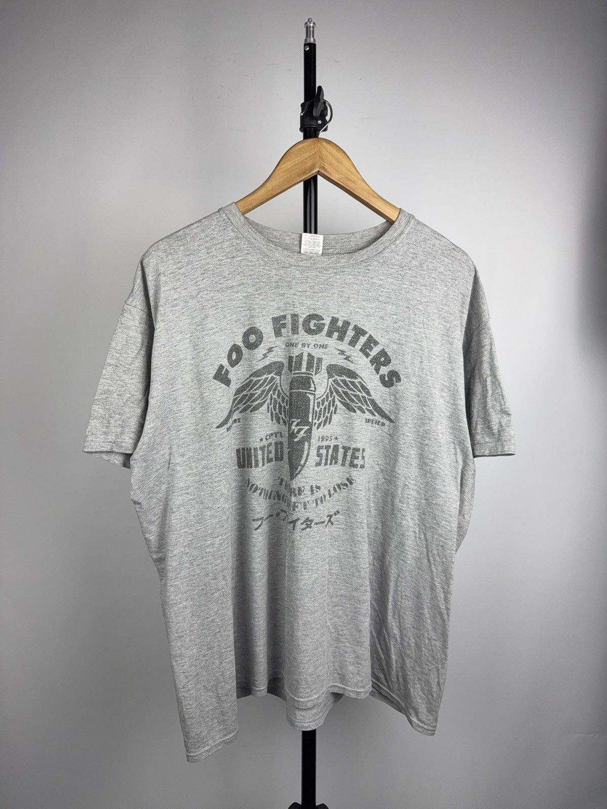 Band Tees 00s Foo Fighters 2011 Vintage Band T-Shirt Gray USA Tour Size US XL / EU 56 / 4 - 1 Thumbnail