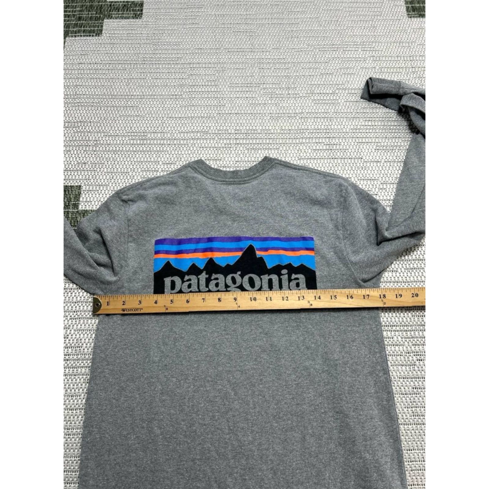 Patagonia Patagonia T Shirt Mens Small Gray Long Sleeve P 6 Logo Responsibili Regular Fit Size US S / EU 44-46 / 1 - 6 Thumbnail