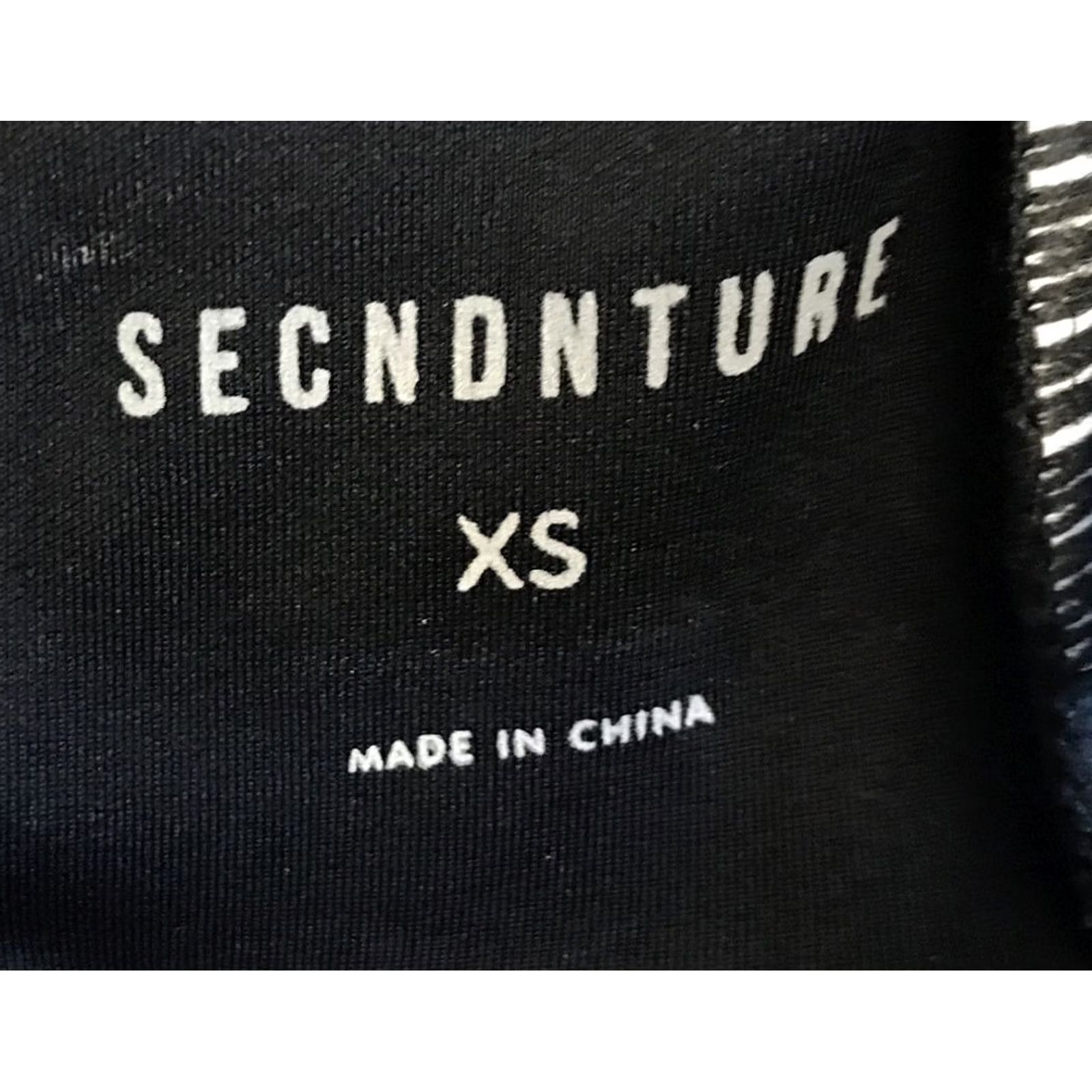 Vintage Secndnture XS Black Sports Bra Women's XS Adjustable Strap Lightly Padded NWT Medium Support Size ONE SIZE - 3 Thumbnail
