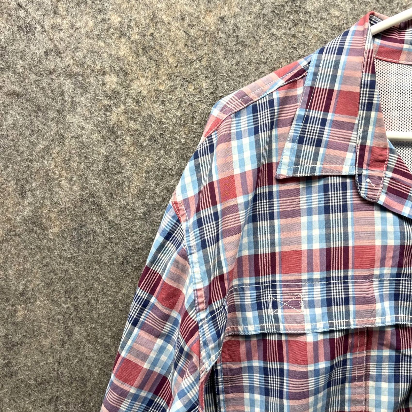 Izod VINTAGE Izod Shirt Men Medium Adult Red Blue Button Down Plaid Vented Saltwater Vintage Size US M / EU 48-50 / 2 - 3 Thumbnail