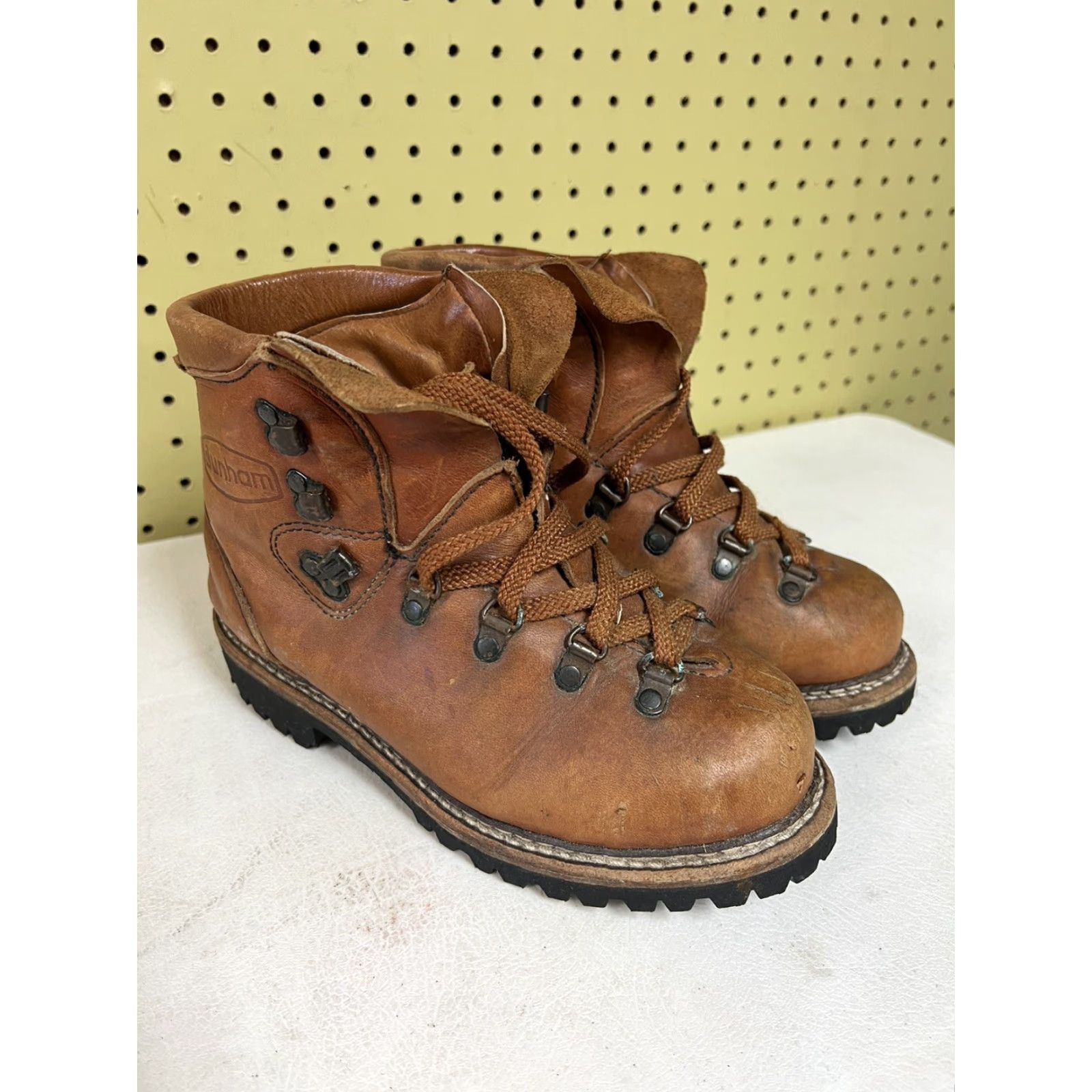 Vibram VINTAGE Dunham Men’s Tyrolean Hiking Boot Boots Vibram Sole Brown Leather Lace Up 7 Mens 70s Outdoors Hiking boot Size US 7 / EU 40 - 2 Thumbnail