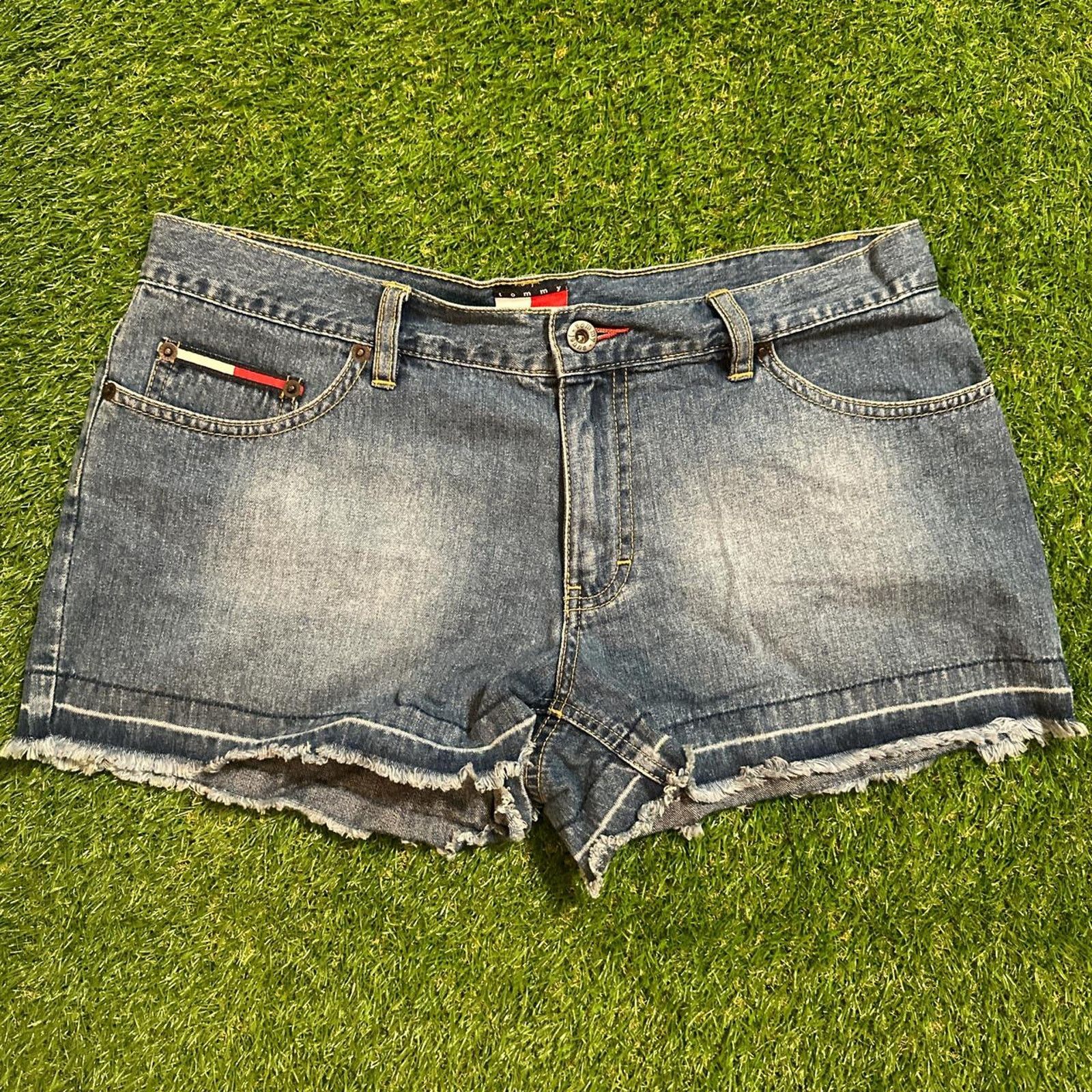 Tommy Hilfiger Tommy Jeans Distressed Denim Shorts Size 32" / US 10 / IT 46 - 1 Thumbnail