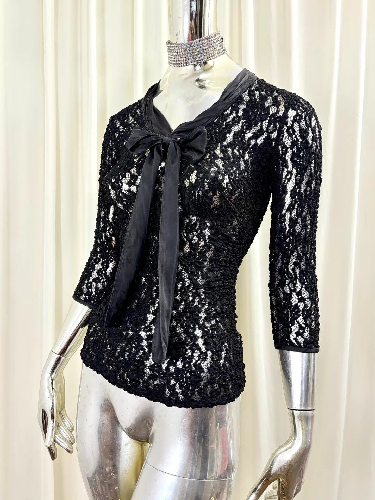 Dolce & Gabbana D&G Vintage Lace Satin Bow Ribbon 3/4 Sleeve Fitted Mesh Top Size XS / US 0-2 / IT 36-38 - 1 Thumbnail