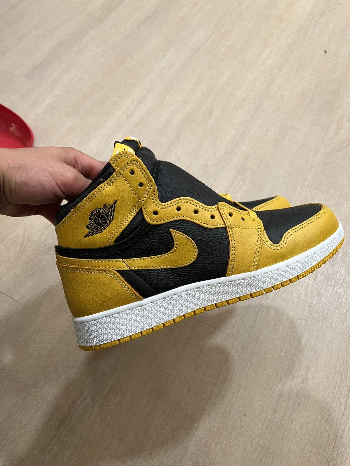 Supreme Jordan 1 pollen BNWT Size US 6 / EU 39 - 2 Thumbnail