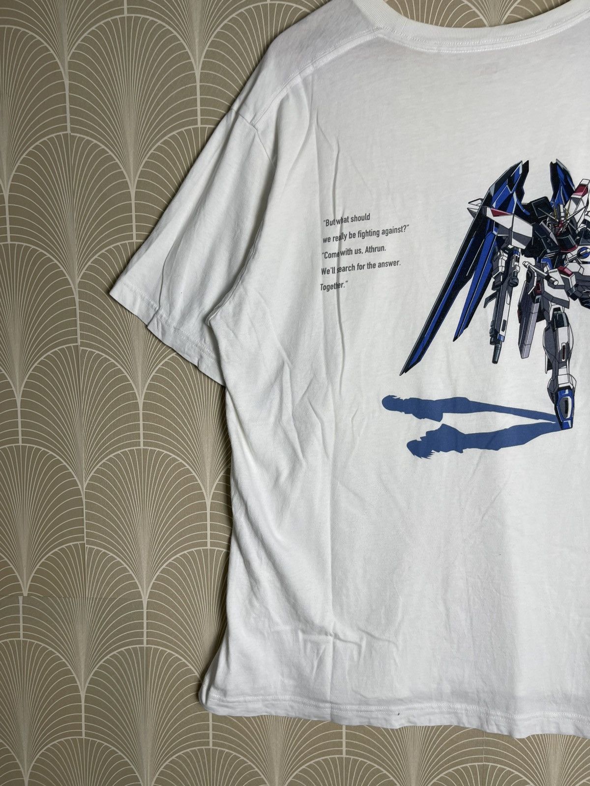Anime × Japanese Brand × Uniqlo 2000s FREEDOM GUNDAM TSHIRT SOLO CHARACTER HERO Size US XL / EU 56 / 4 - 12 Thumbnail
