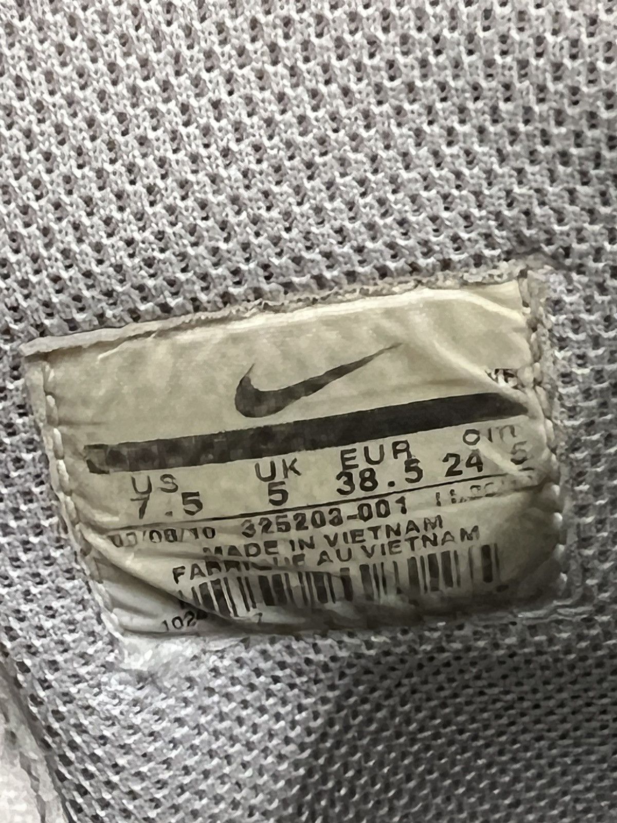 Nike Vintage 2010 Nike Dunk High Metallic Silver Size US 6 / EU 39 - 8 Thumbnail