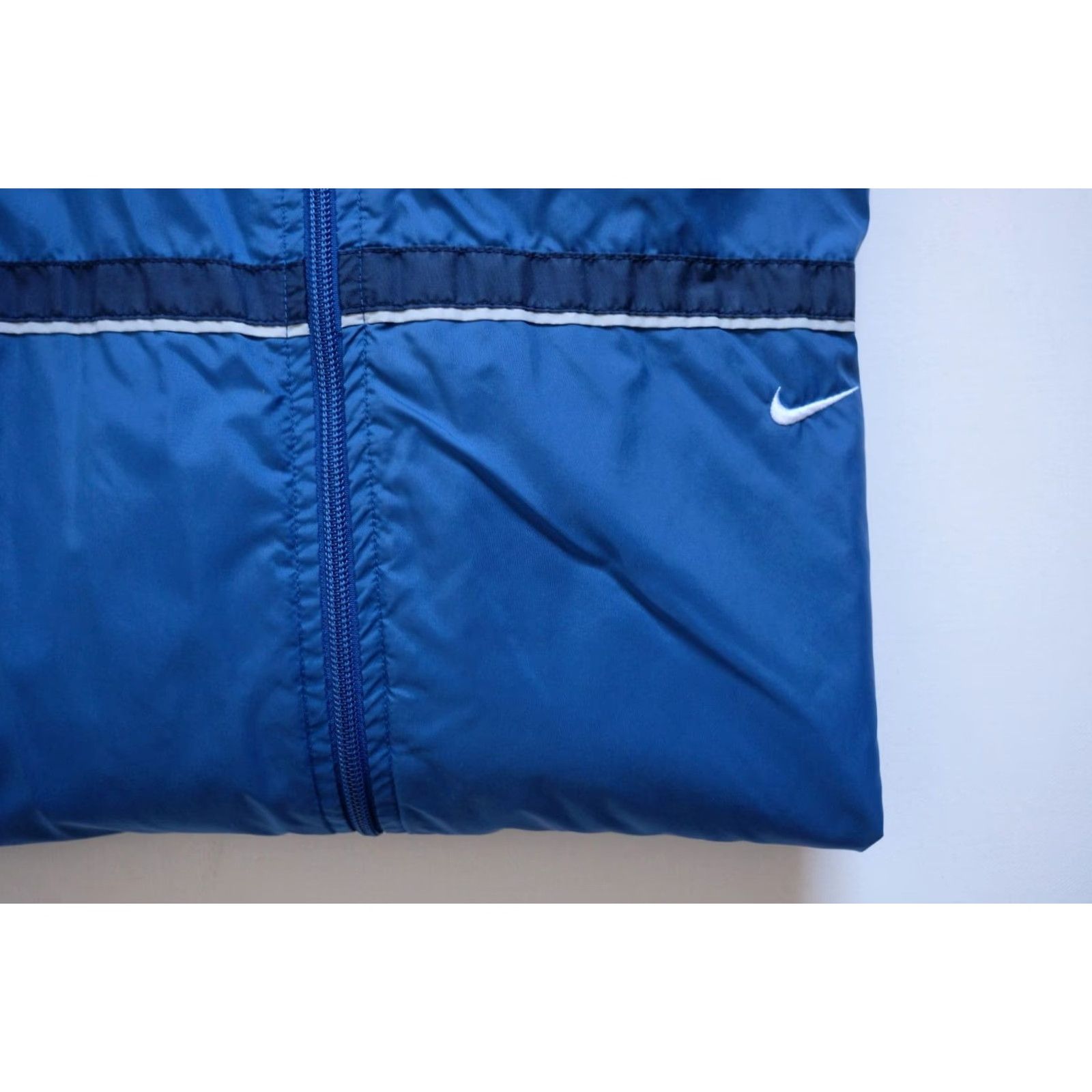 Nike VINTAGE Nike Windbreaker Jacket XL Blue Full Zip Nylon Active Sports-Logo Mini Swoosh Size US XL / EU 56 / 4 - 4 Thumbnail