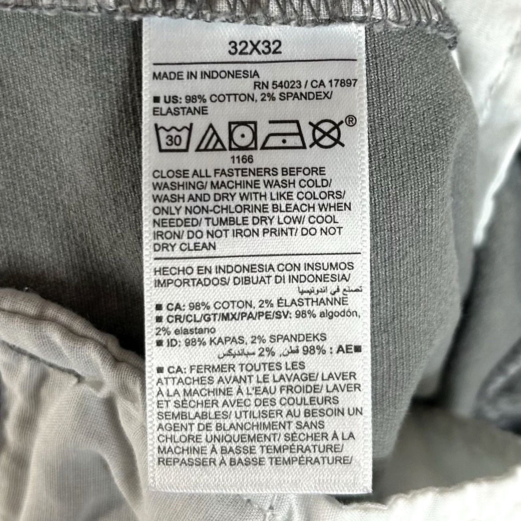 Old Navy Old Navy Chino Pants Mens 32x32 Gray Slim Fit Casual Mid Rise Pants Slim Casual Pants Mens 32 Gray Chino Front Flat Front Pockets 32 Inseam Size US 32 / EU 48 - 6 Thumbnail