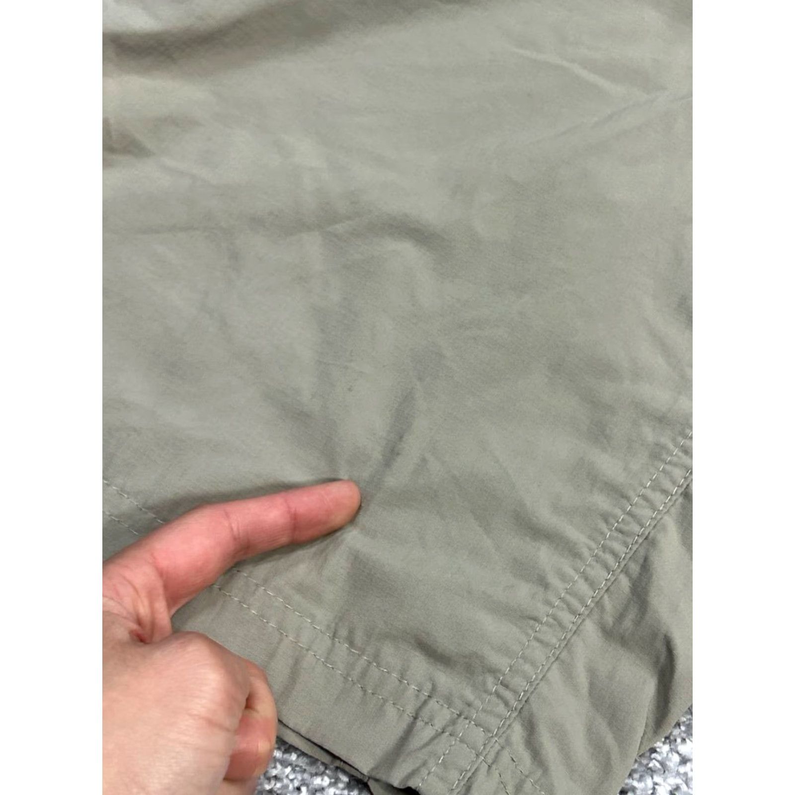 Vintage Columbia Cargo Shorts Mens 40 Khaki Beige Lightweight Ripstop 9" Nylon Polyester Casual Workwear Travel Outdoor American Mens Size US 40 / EU 56 - 3 Thumbnail