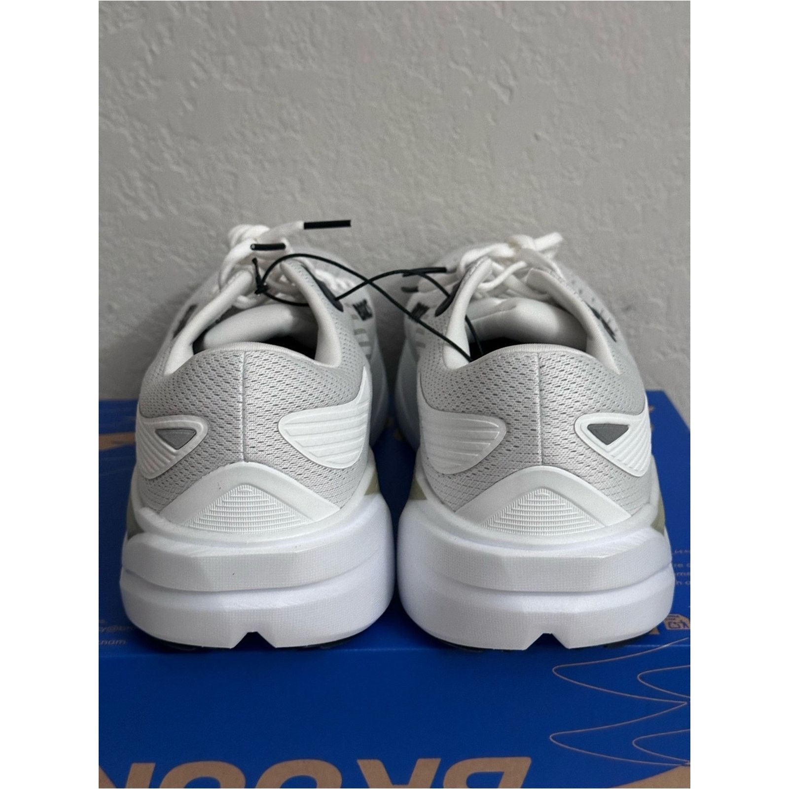 Brooks Brooks Men Ghost Max 3 Running Shoes Size 11.5 Bright White Size US 11.5 / EU 44-45 - 4 Thumbnail