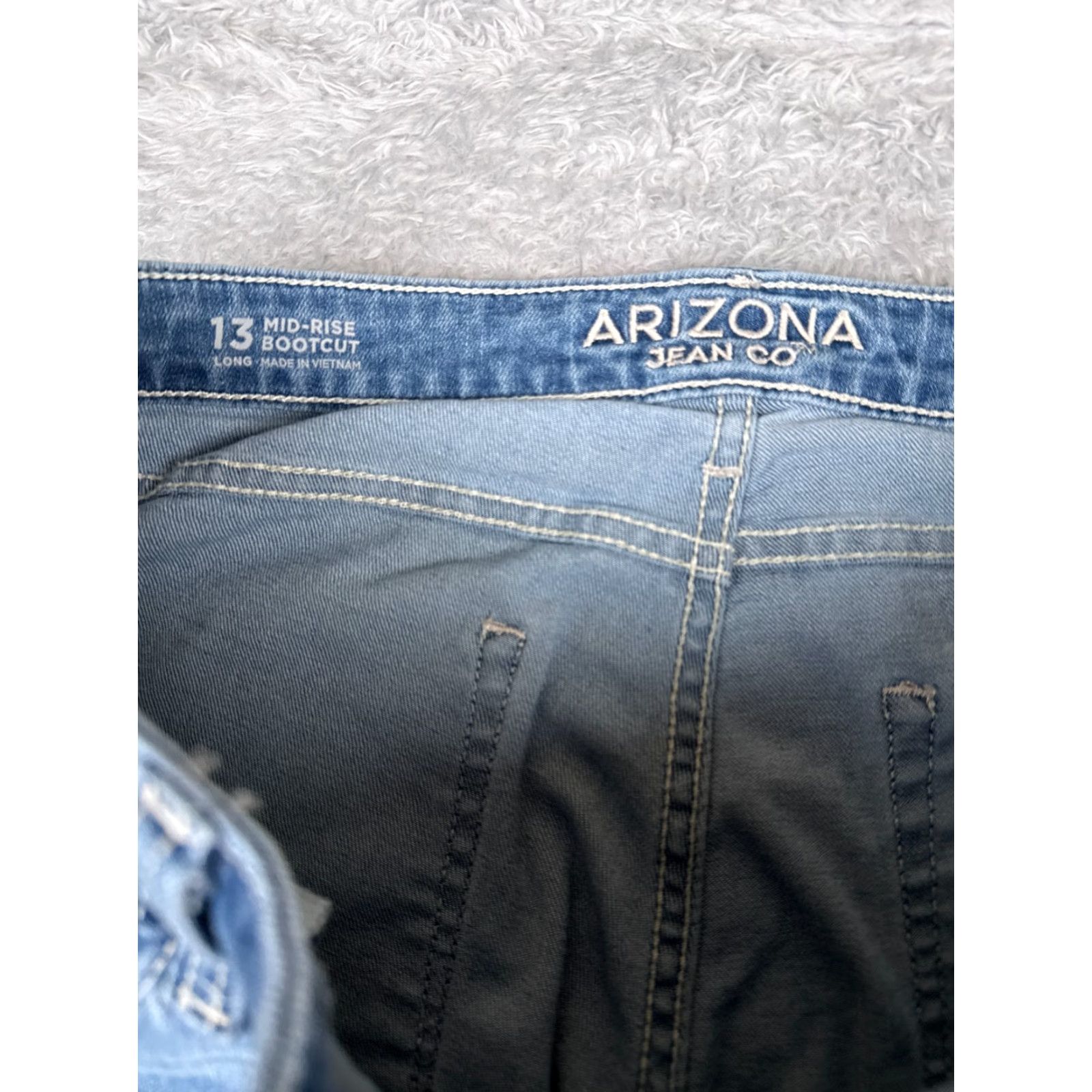 Vintage Arizona Jeans Juniors 13 L Blue Denim Bootcut Mid Rise Distressed Cotton 32x34 Jeans Mens Regular Blue Cotton Blend 5-Pocket Design Size 34" / US 12 / IT 48 - 6 Thumbnail