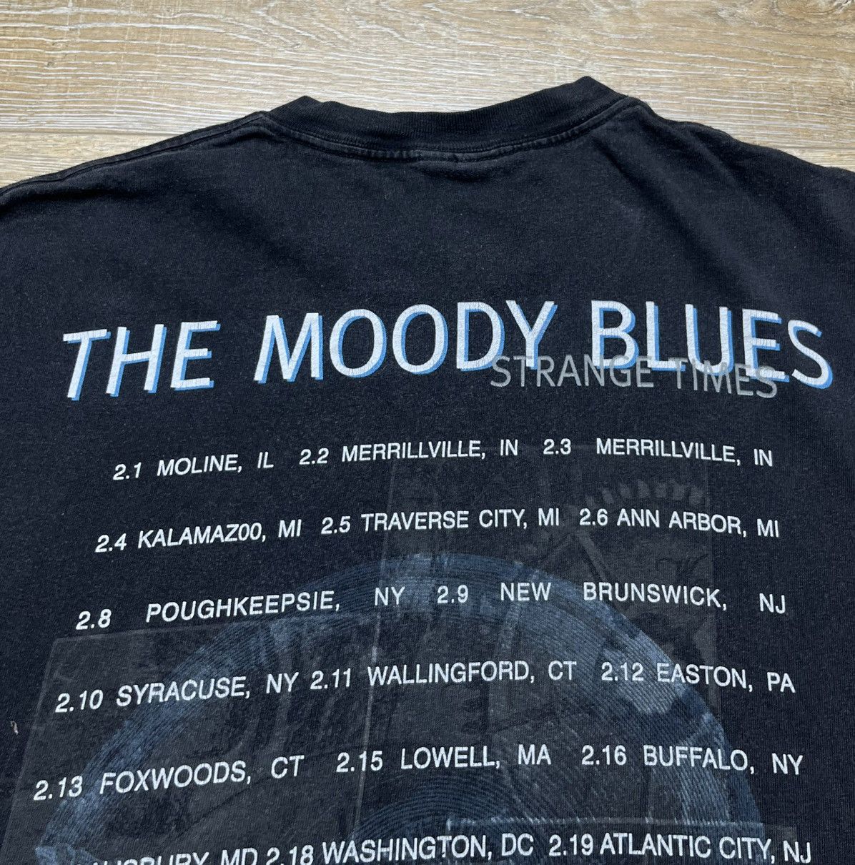 Band Tees VINTAGE GIANT THE MOODY BLUES 1990 T-SHIRT Size US XL / EU 56 / 4 - 12 Thumbnail