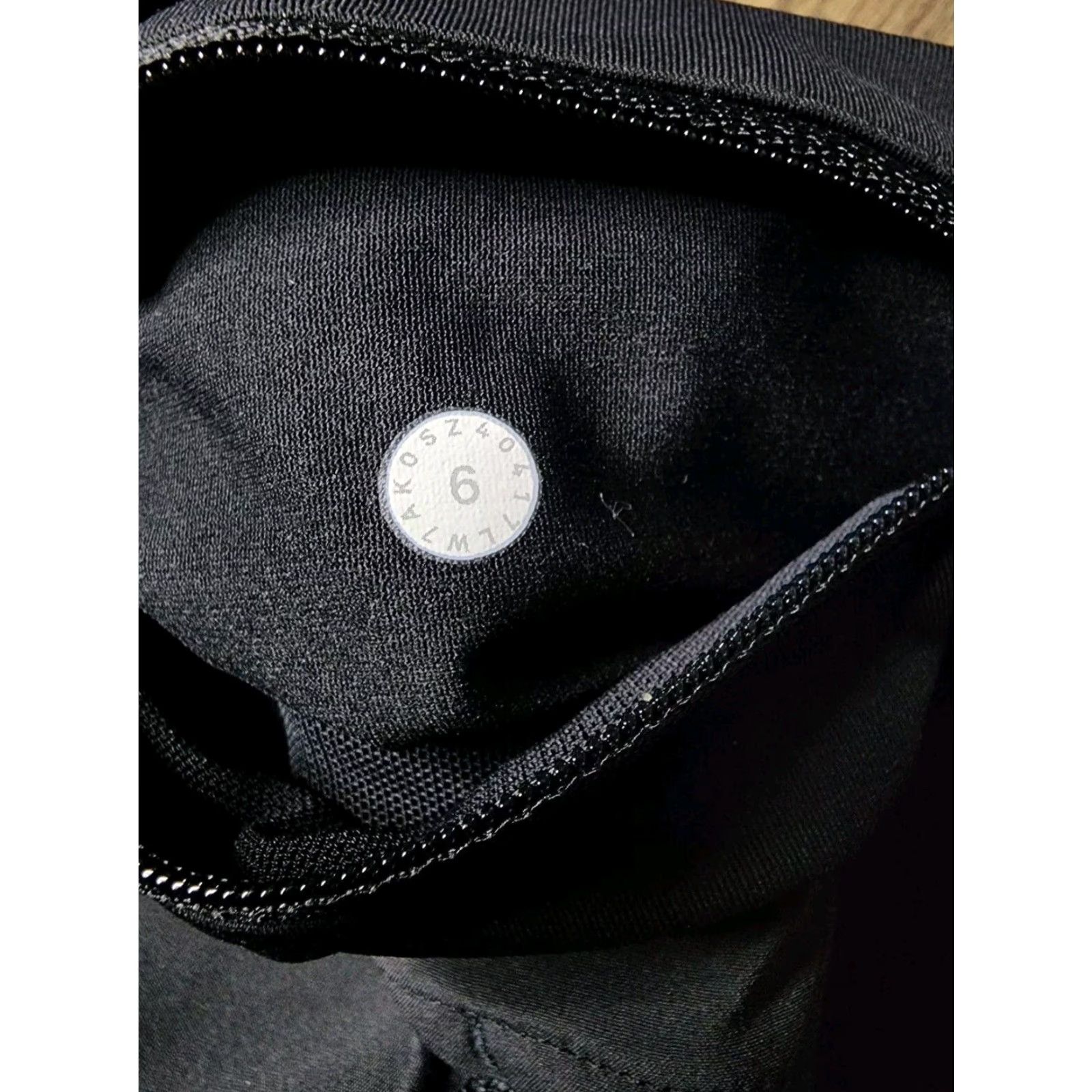 Lululemon Vintage Lululemon Women's 6 Run Times Shorts 4" Black Athletic Activewear Size 28" / US 6 / IT 42 - 4 Thumbnail