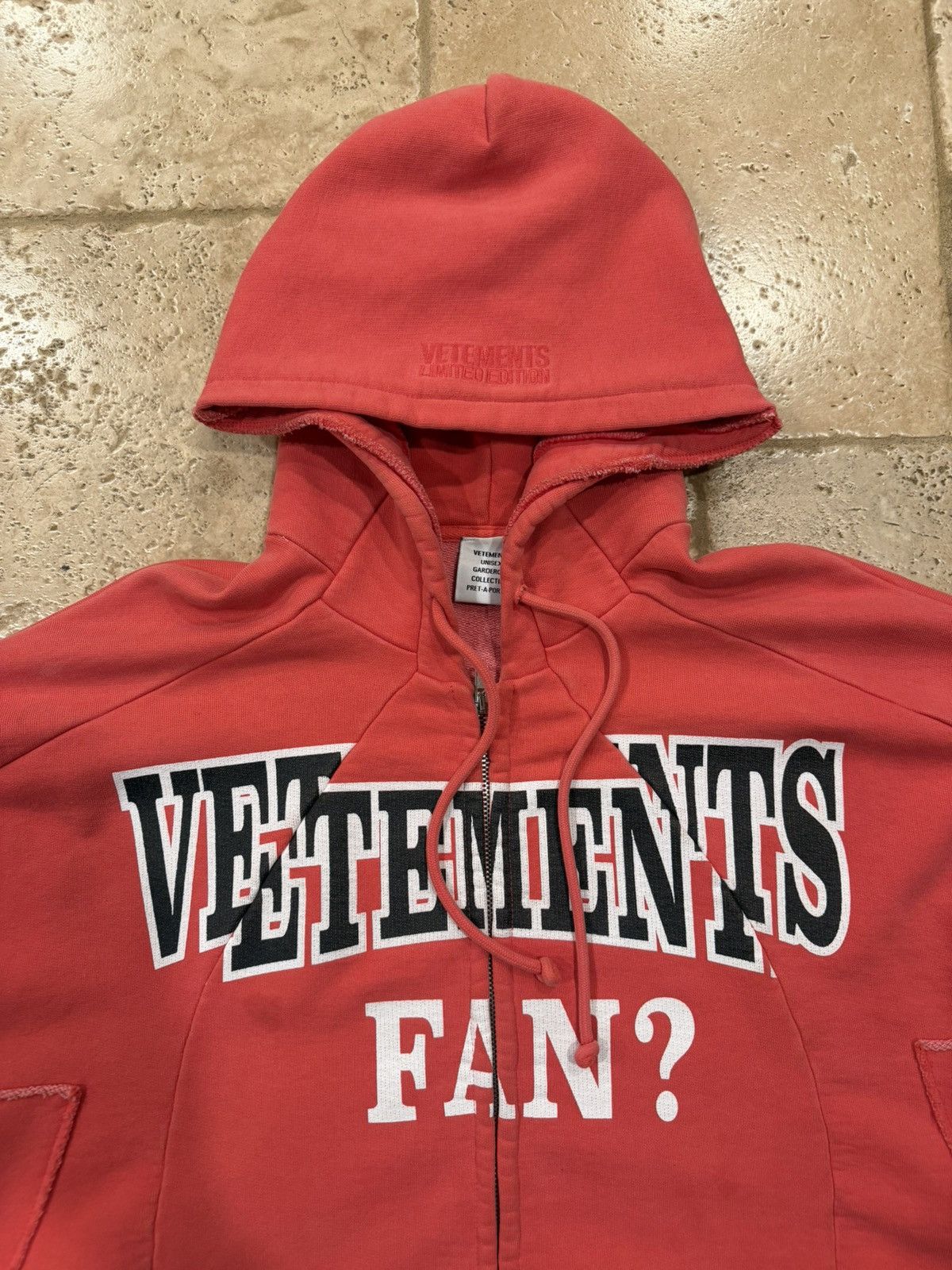 Vetements Vetements Reconstructed Fan Yes I Am Print Red Zip Up Hoodie Size US S / EU 44-46 / 1 - 8 Thumbnail