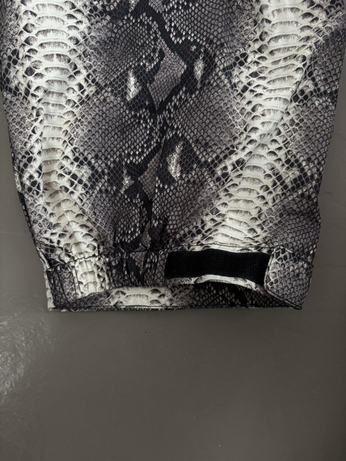 Supreme Supreme X north face snake skin Size US 32 / EU 48 - 11 Thumbnail