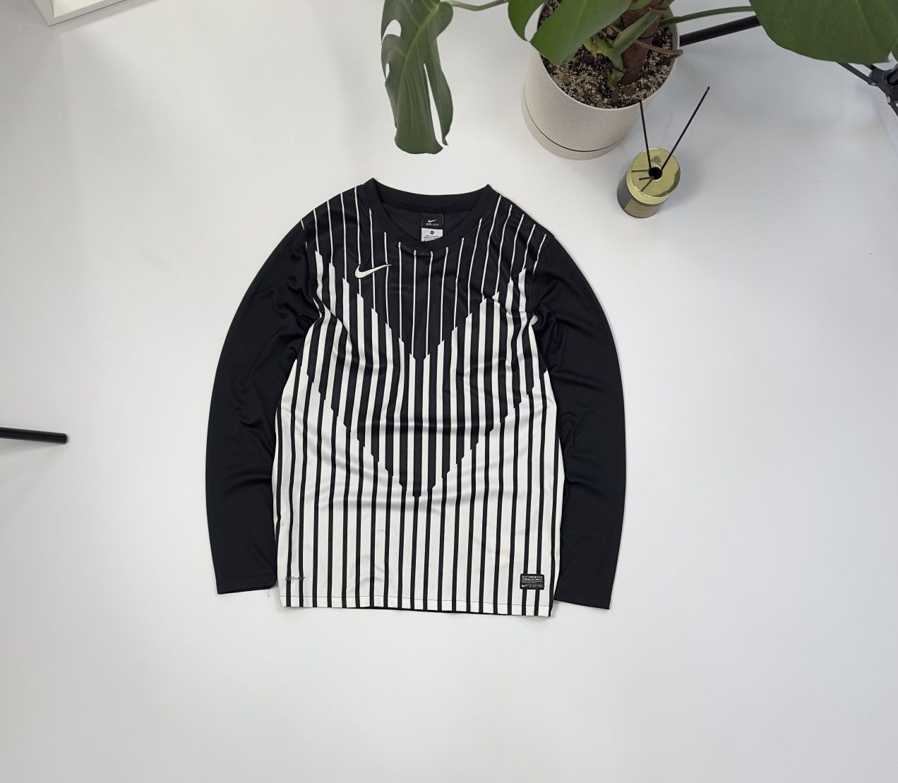 Other Vintage Nike Y2K streetwear long sleeve Size US S / EU 44-46 / 1 - 1 Thumbnail