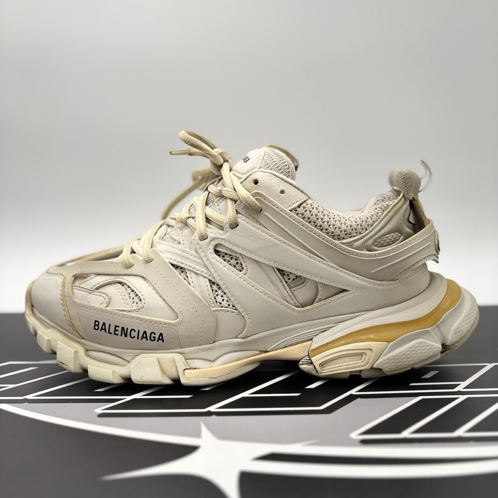 Balenciaga Balenciaga Track Sneaker ' Crème White ' | GOOD CONDITION Size US 9 / EU 42 - 11 Thumbnail