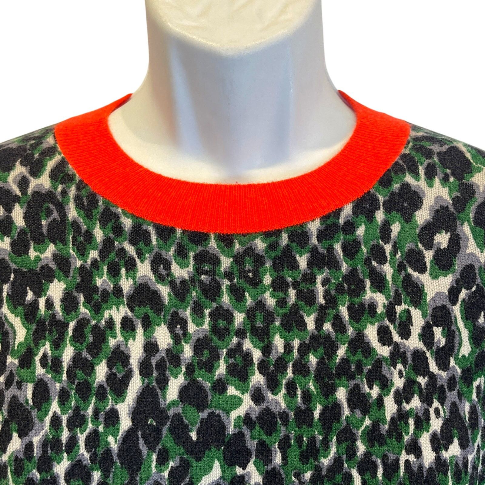 Equipment EQUIPMENT 100% Cashmere Leopard Holiday Sweater Size Med Size M / US 6-8 / IT 42-44 - 2 Thumbnail