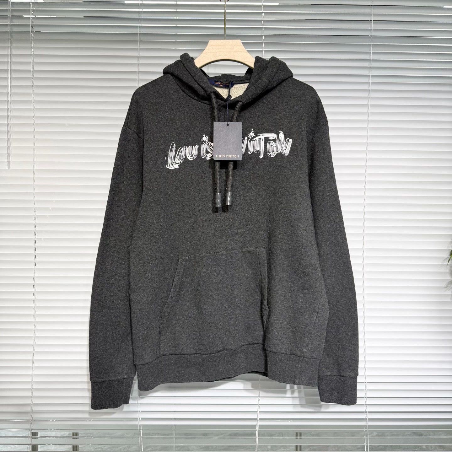 Louis Vuitton Louis Vuitton SS24 Graffiti Logo Hoodie Size US XL / EU 56 / 4 - 1 Thumbnail