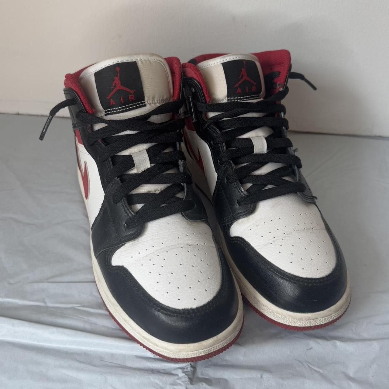 Jordan Brand Nike Air Jordan Retro 1 Mid Sneakers Size US 7 / EU 40 - 1 Thumbnail