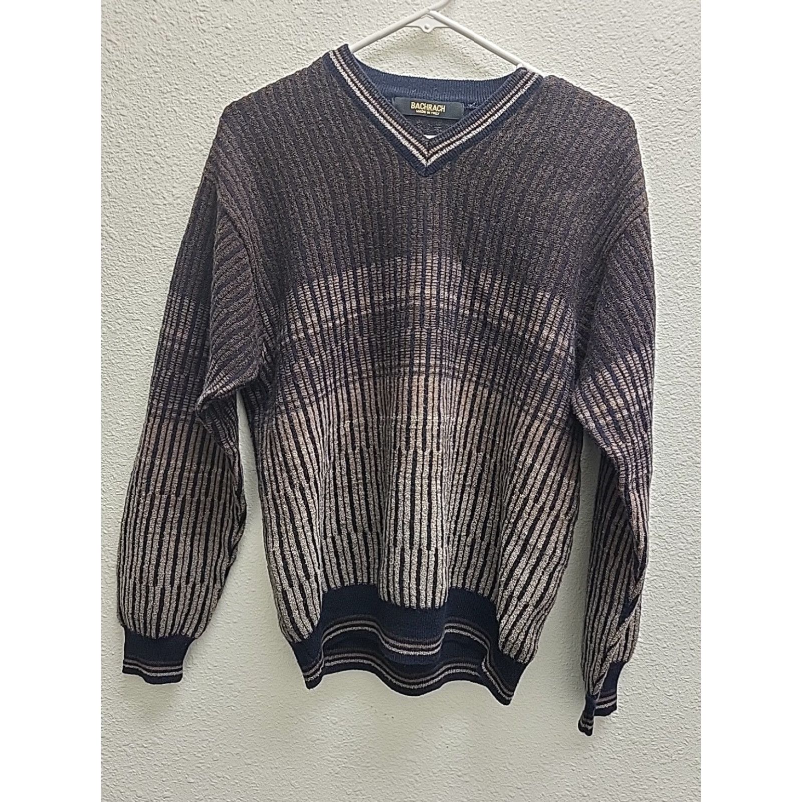 Vintage VINTAGE Bachrach Sweater Men Pullover Wool Blend Blue Brown Geometric V-Neck Medium M, 90s Outdoor Wool, Breathable, Italy Size US M / EU 48-50 / 2 - 3 Thumbnail