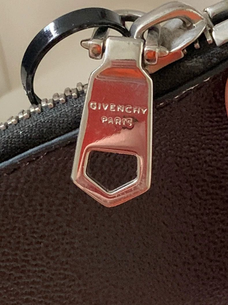 Givenchy Givenchy Dog Head Handbag Size ONE SIZE - 3 Thumbnail