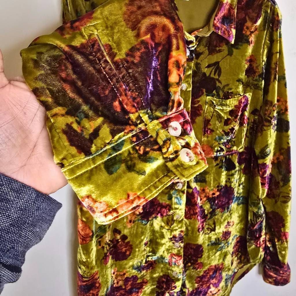 Anthropologie Anthropologie Pilcro Velvet Button Down Shirt Green Floral R Size M / US 6-8 / IT 42-44 - 10 Thumbnail