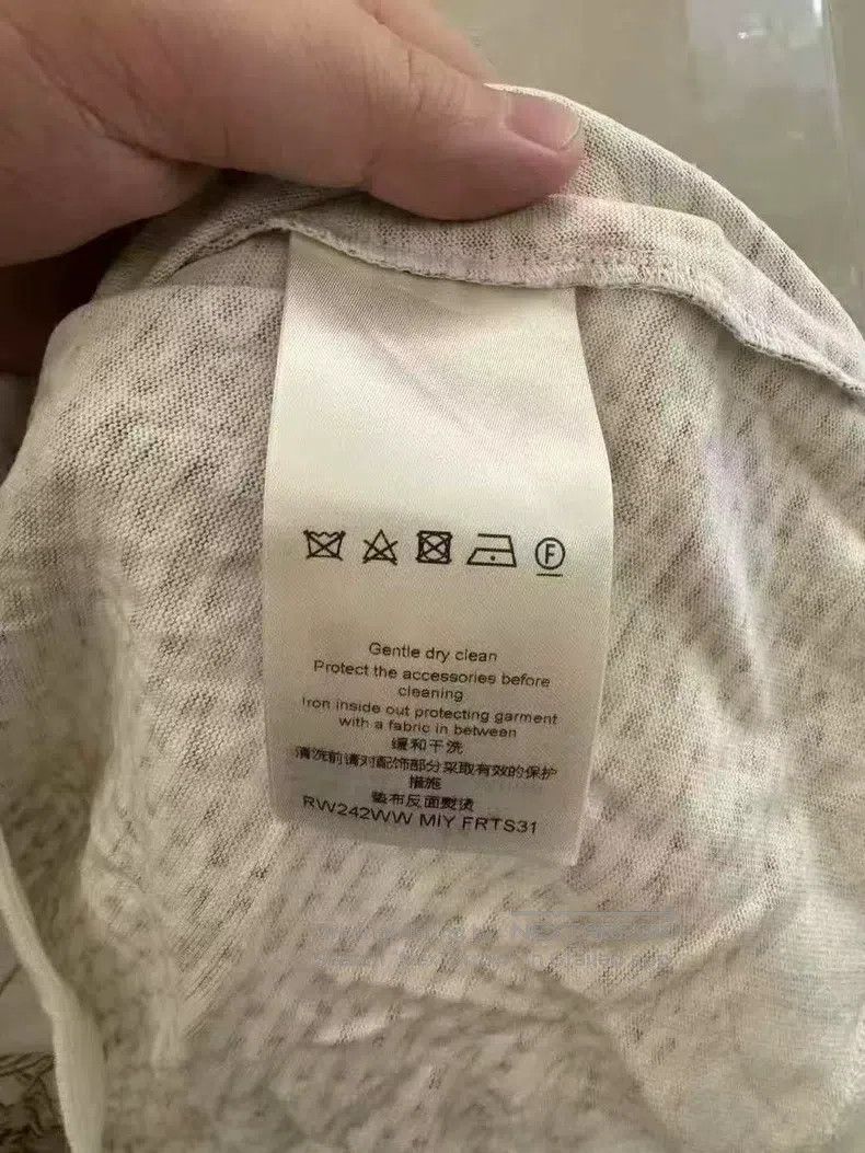 Louis Vuitton Louis Vuitton By the Pool Lafite Pattern Tie Round Neck Sh Size US S / EU 44-46 / 1 - 4 Thumbnail
