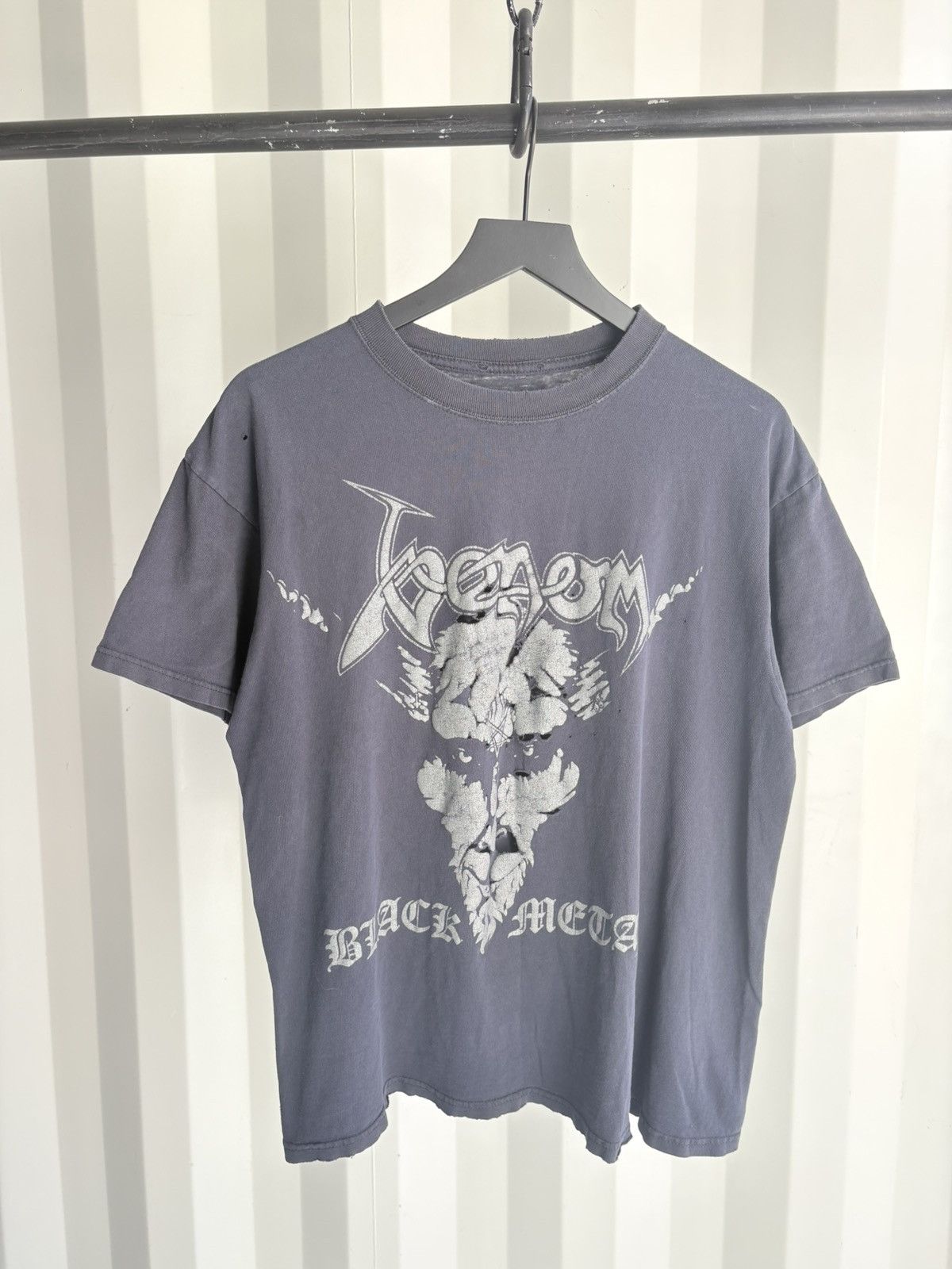 Band Tees Vintage Venom Black Metal Shirt Faded Distressed GRUNGE Size US XL / EU 56 / 4 - 1 Thumbnail