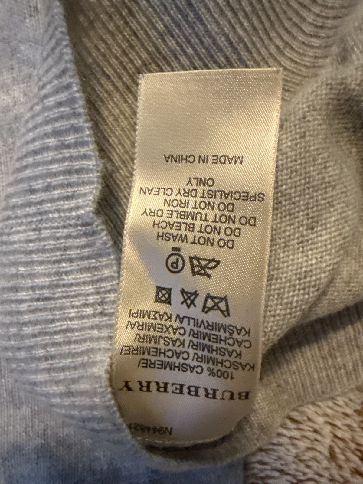 Burberry Cashmere Burberry V neck Sweater Size US M / EU 48-50 / 2 - 2 Thumbnail