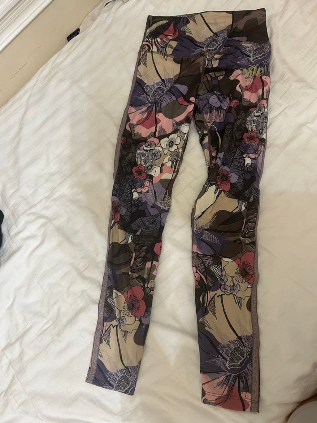 Nike Women's Nike Floral Dri-Fit Leggings Size 25" / US 0 / IT 36 - 3 Thumbnail