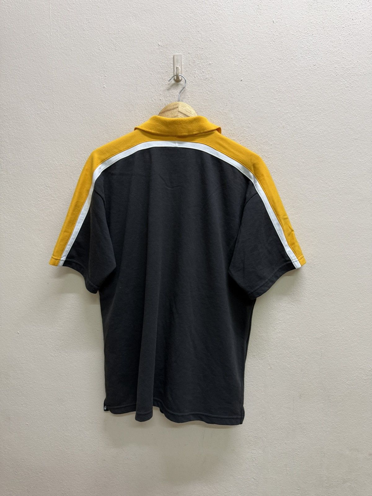 Champion Vintage Champion Spellout Logo Vneck Shortsleeve Tshirt Size US L / EU 52-54 / 3 - 18 Thumbnail