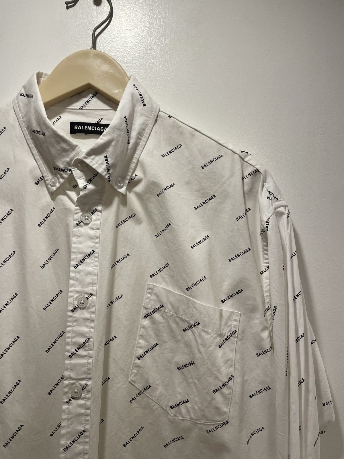 Balenciaga Balenciaga All-Over Logo Shirt Size US L / EU 52-54 / 3 - 6 Thumbnail