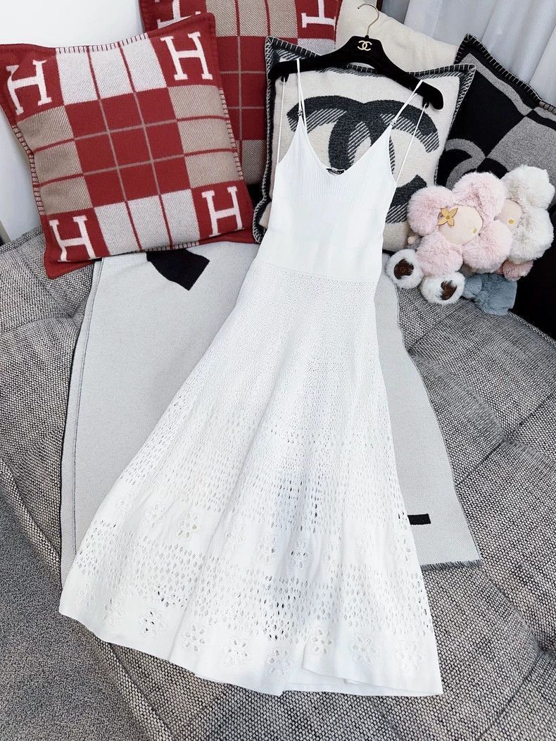 Chanel Chanel 23A White Diamond Button Dress Size M / US 6-8 / IT 42-44 - 3 Thumbnail