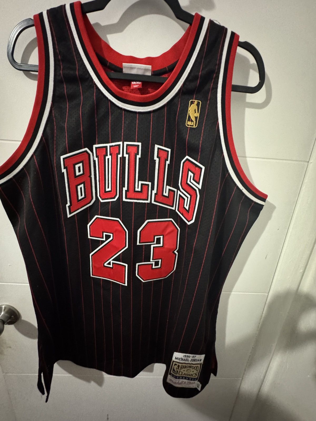 Mitchell & Ness Michael Jordan Bulls Jersey #23 (1996-97) Size US XL / EU 56 / 4 - 1 Thumbnail