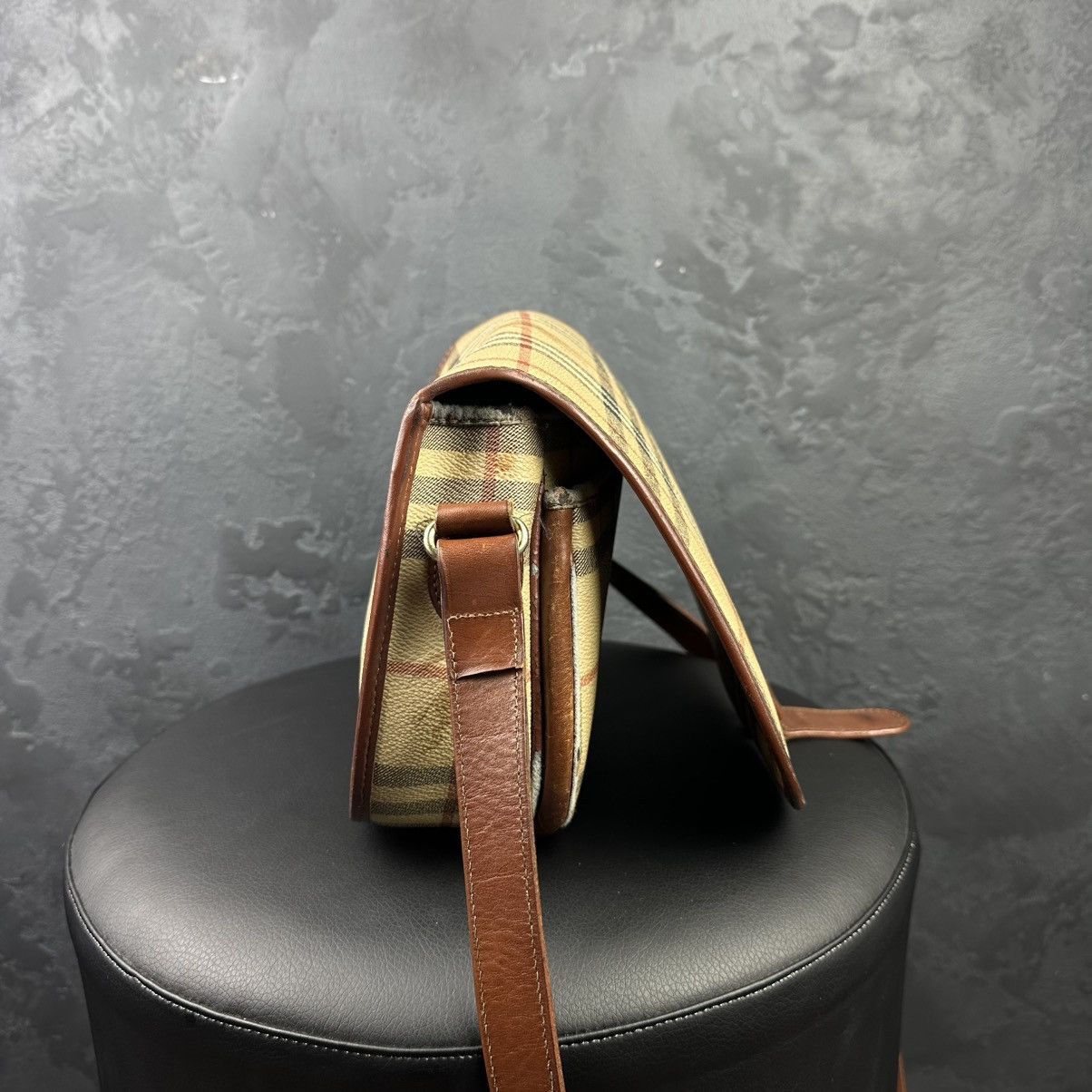 Burberry × Vintage Burberrys Nova Check Shoulder Bag Leather Beige Size ONE SIZE - 7 Thumbnail