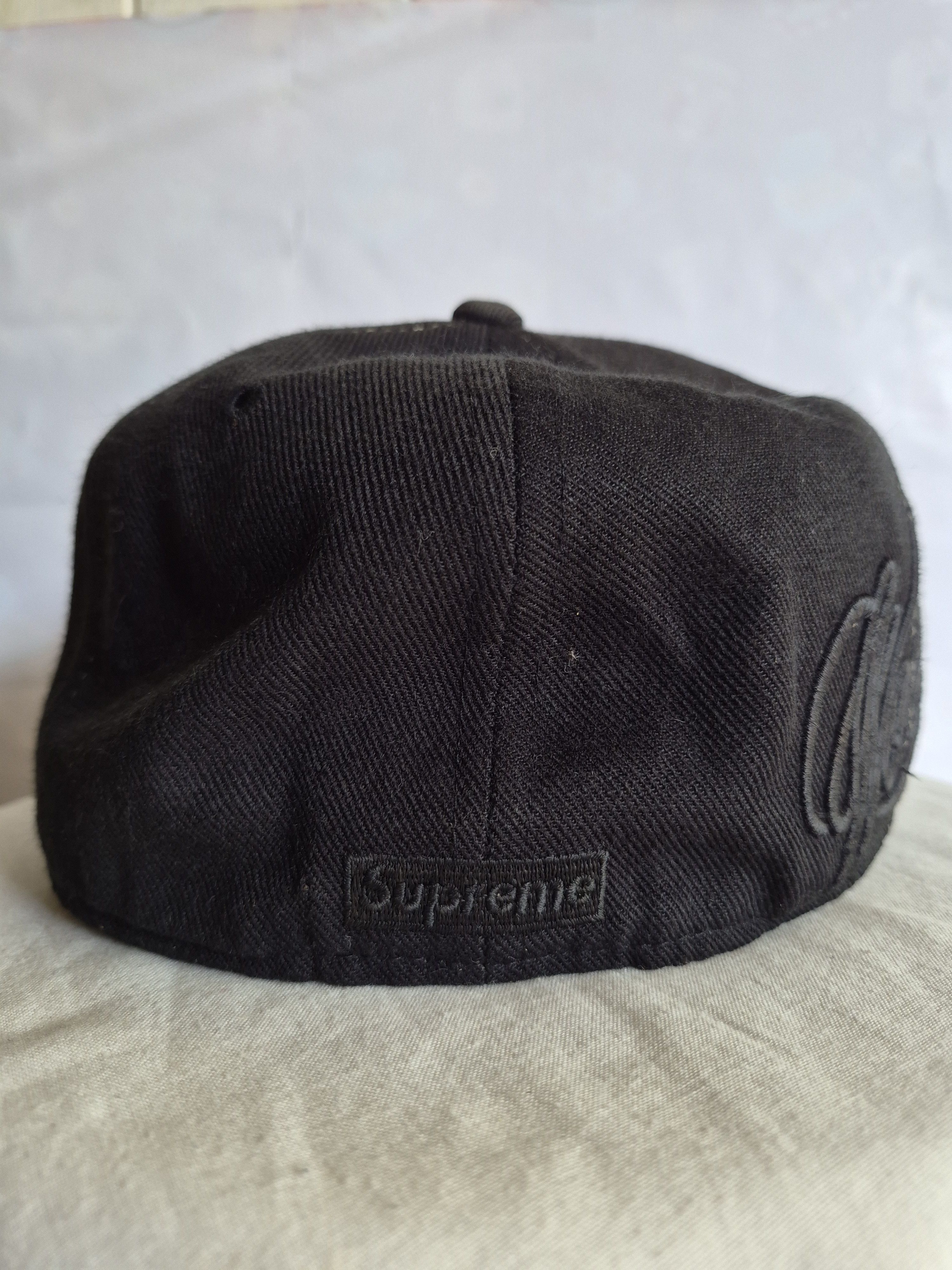 New Era × Supreme World Famous Supreme x New Era Hats Size 44 - 3 Thumbnail