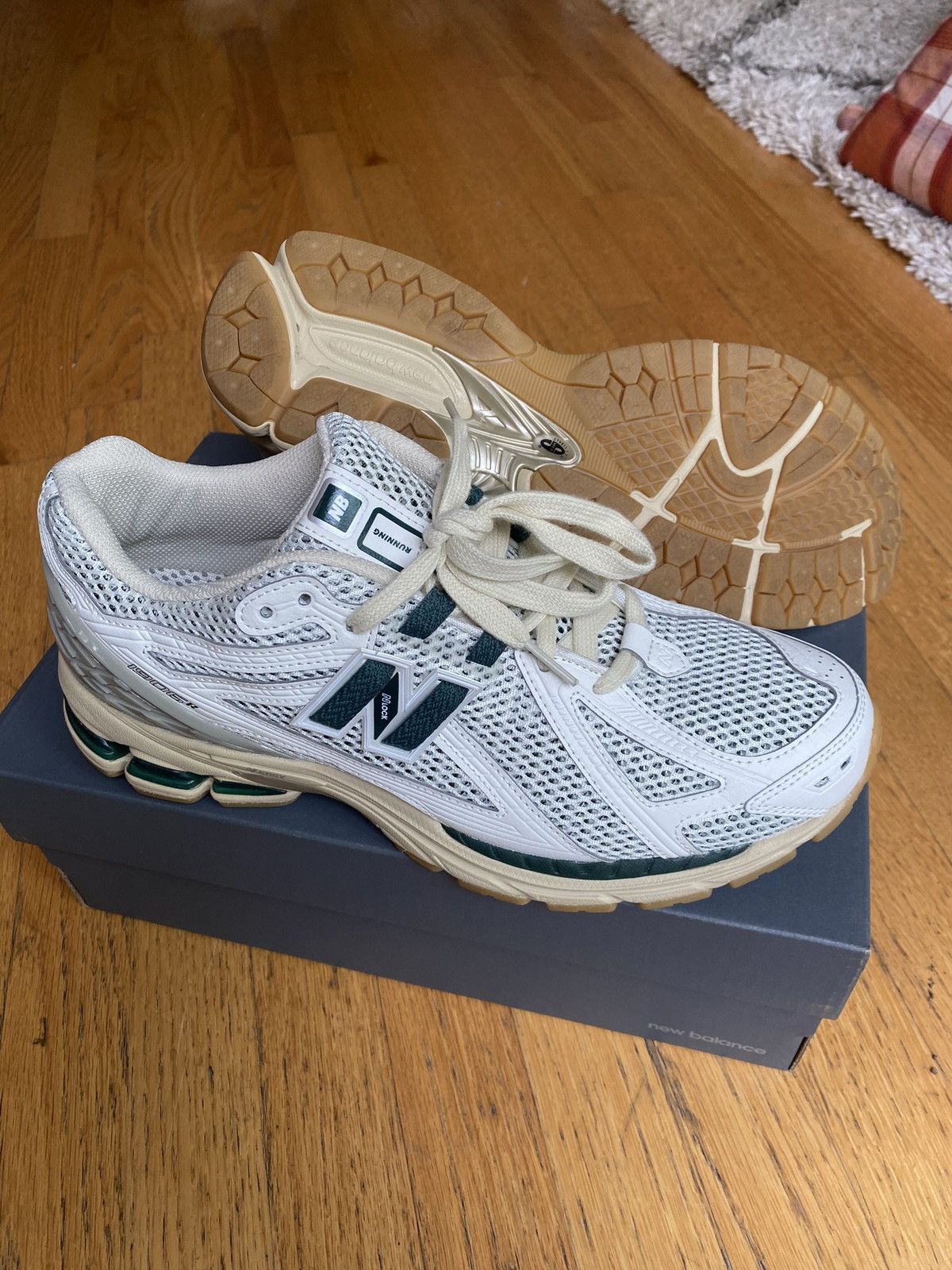New Balance New Balance 1906R ‘White/Green’ US10 Size US 10 / EU 43 - 22 Thumbnail
