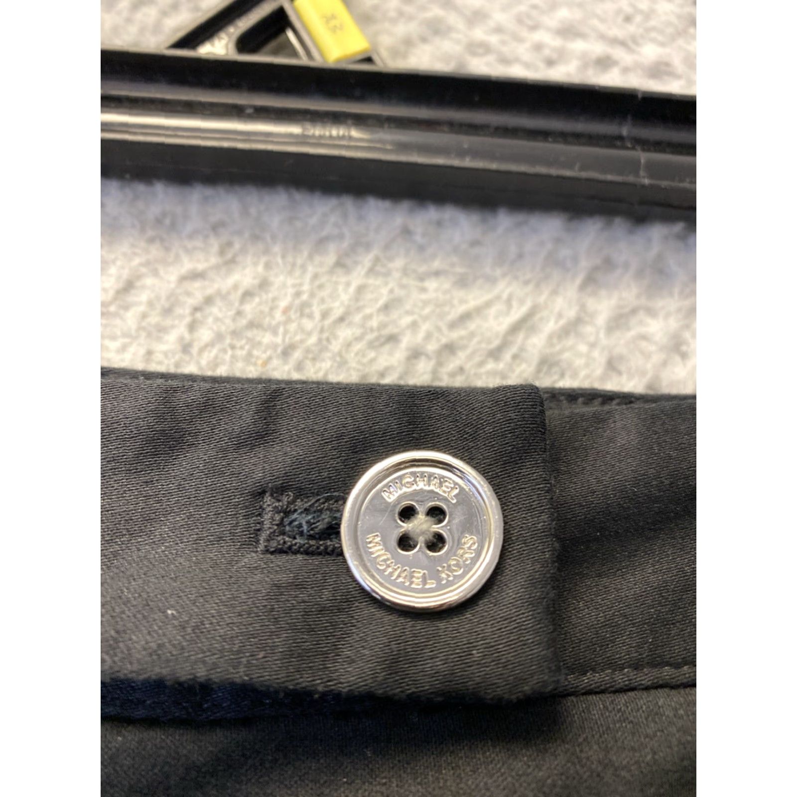 Michael Kors VINTAGE? No — Michael Kors Izzy Skinny Cropped Pants Black 6 Women Slim Low Rise 28 Inseam Zip Button Logo Pocket Slit 1233 Size 28" / US 6 / IT 42 - 4 Thumbnail