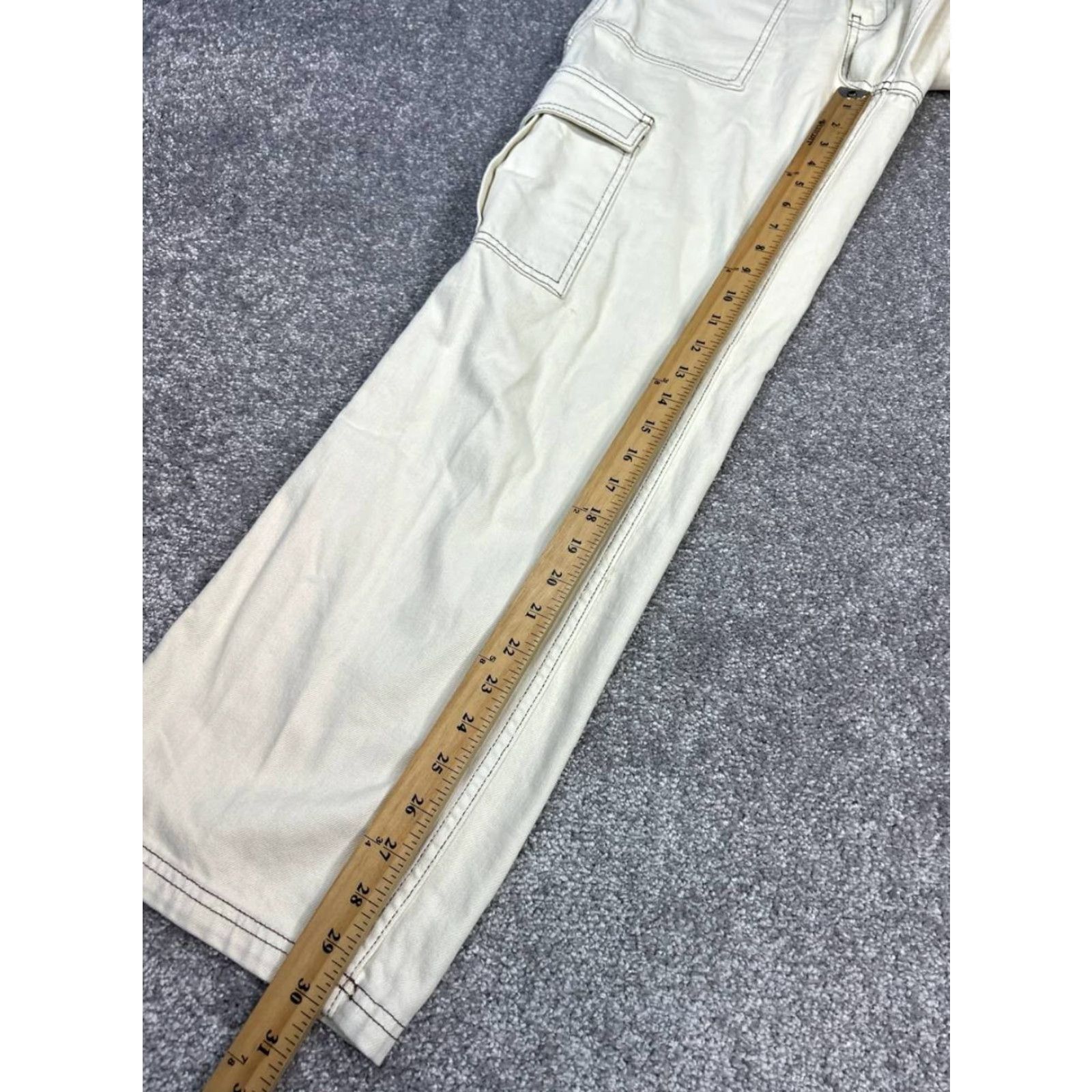 Urban Outfitters Urban Outfitters Jeans Womens 28 Ivory Denim Cargo Straight High Rise Zip Pockets Size 28" / US 6 / IT 42 - 4 Thumbnail