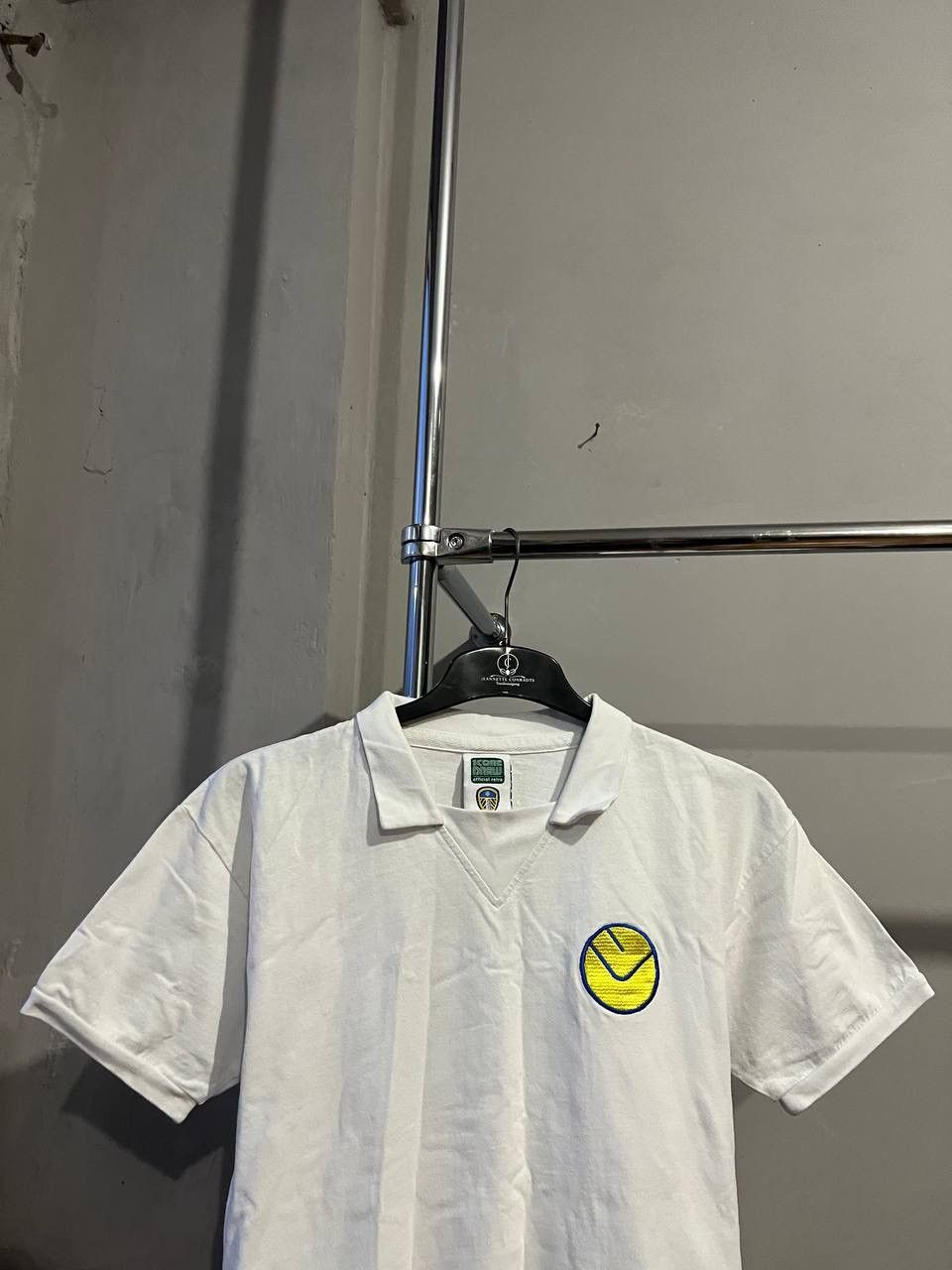 Vintage 1974 LEEDS UNITED #4 BREMNER HOME REMAKE SOCCER JERSEY SHIRT Size US M / EU 48-50 / 2 - 9 Thumbnail