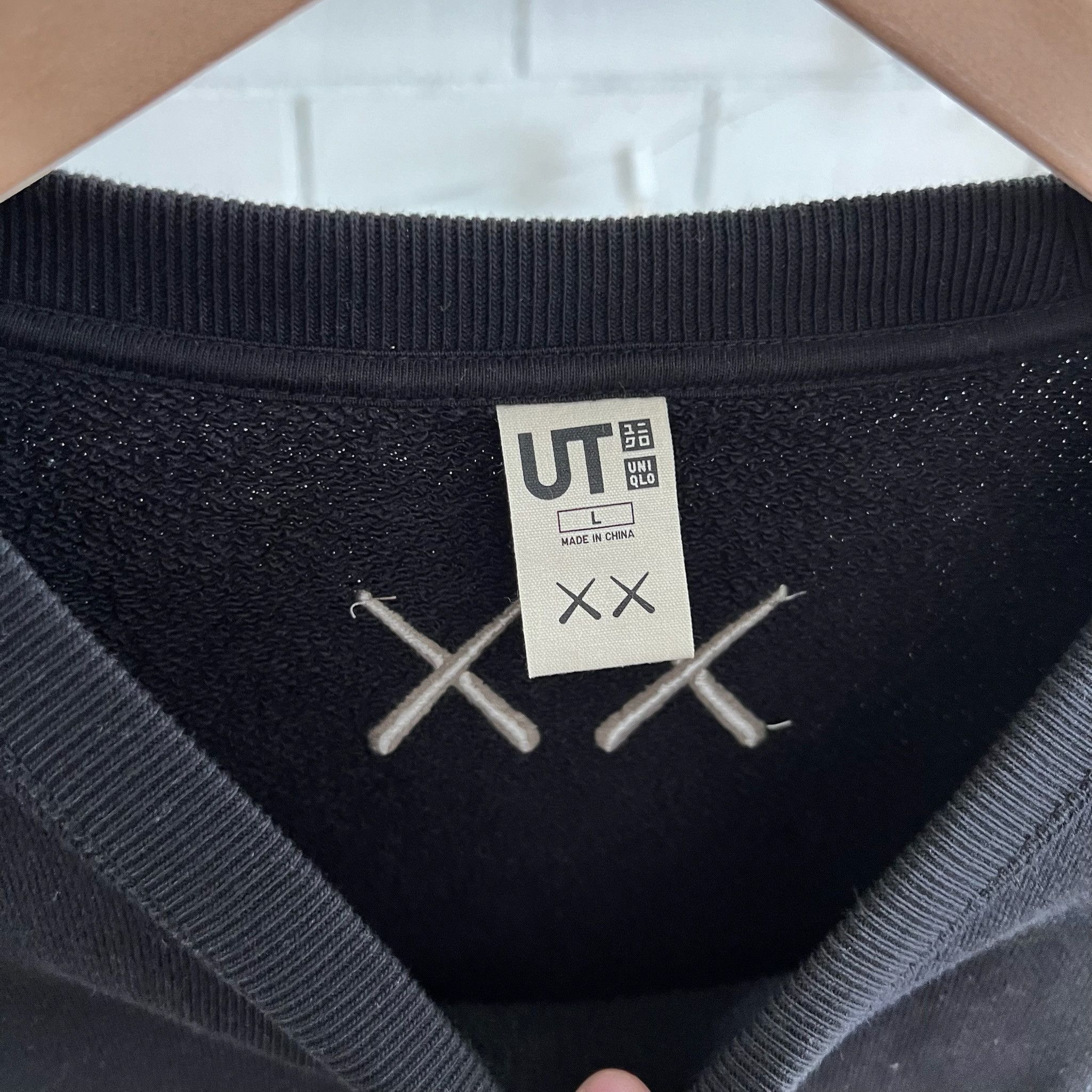 Uniqlo Uniqlo Kaws UT Graphic Black Crewneck Sweatshirt Pullover Size US L / EU 52-54 / 3 - 5 Thumbnail