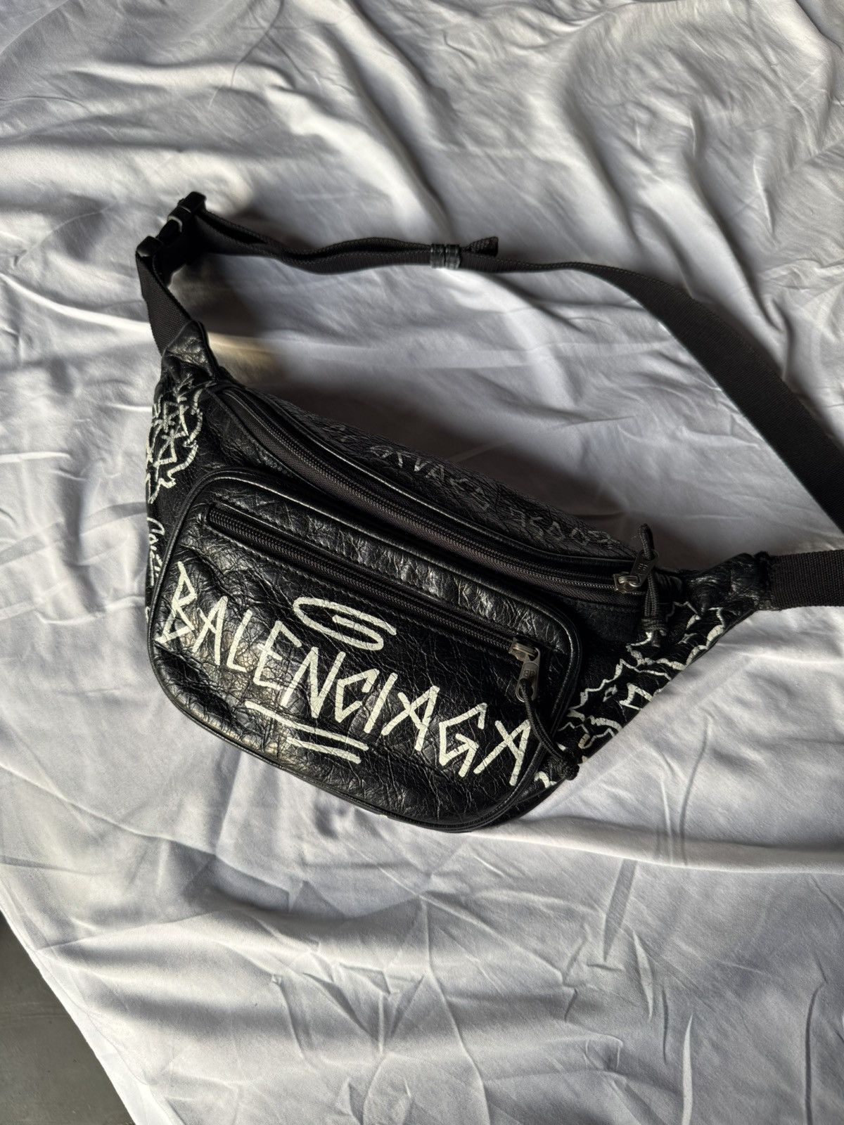 Balenciaga Balenciaga Black Graffiti Explorer Belt Bag Size ONE SIZE - 7 Thumbnail