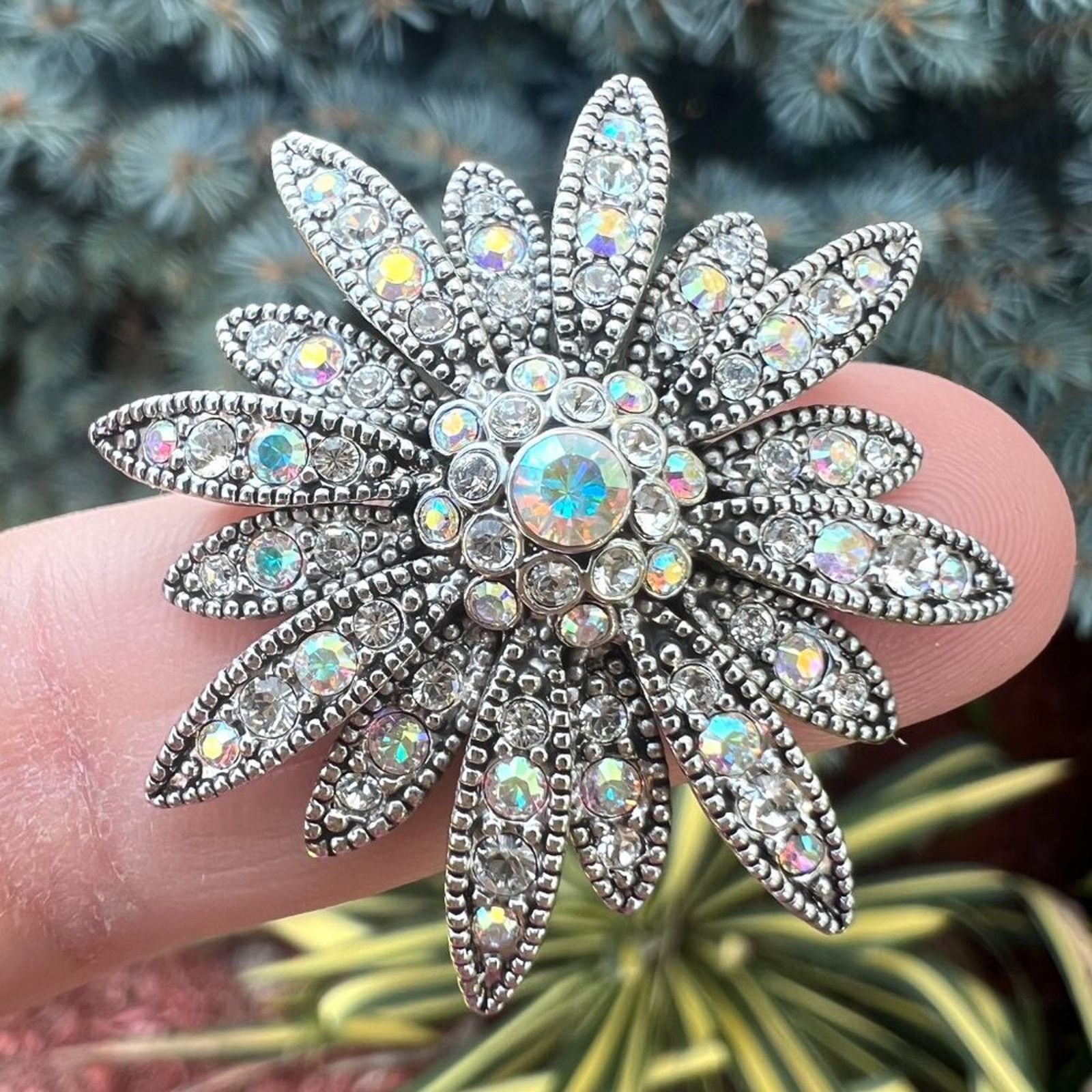 & Other Stories Vintage Joan Rivers - Crystal Rhinestone Flower Brooch Pin Size ONE SIZE - 2 Thumbnail