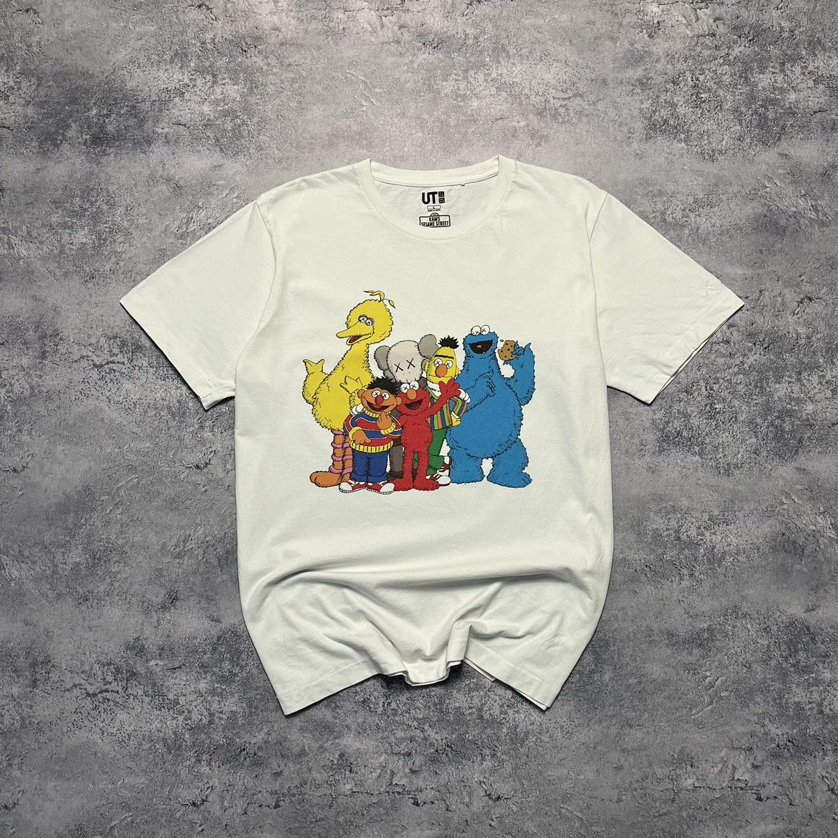 Kaws × Uniqlo Kaws X Uniqlo X Sesame Street White Tee Y2K Streetwear Size US L / EU 52-54 / 3 - 1 Thumbnail
