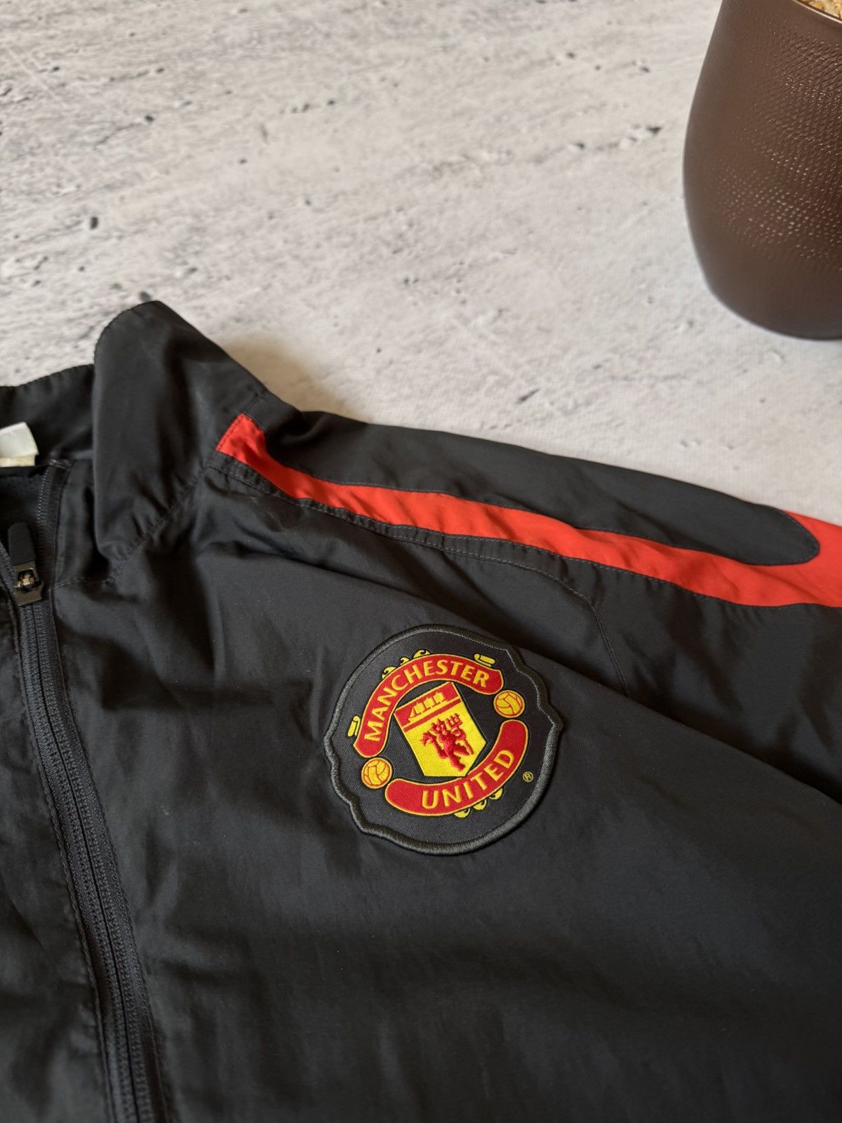 Nike × Vintage NIKE MANCHESTER UNITED VINTAGE BASIC LOGO BAGGY LIGHT JACKET Size US XL / EU 56 / 4 - 5 Thumbnail