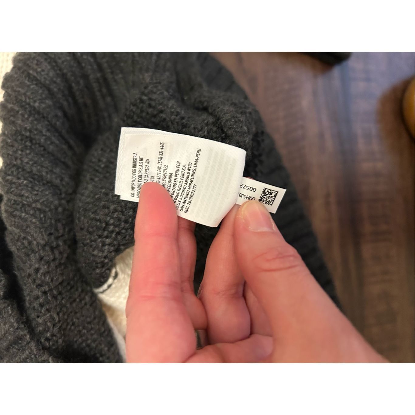 American Eagle Outfitters American Eagle NWT Tri-Color Gray, Cream, and Black Sweater, Size XS / US 0-2 / IT 36-38 - 11 Thumbnail