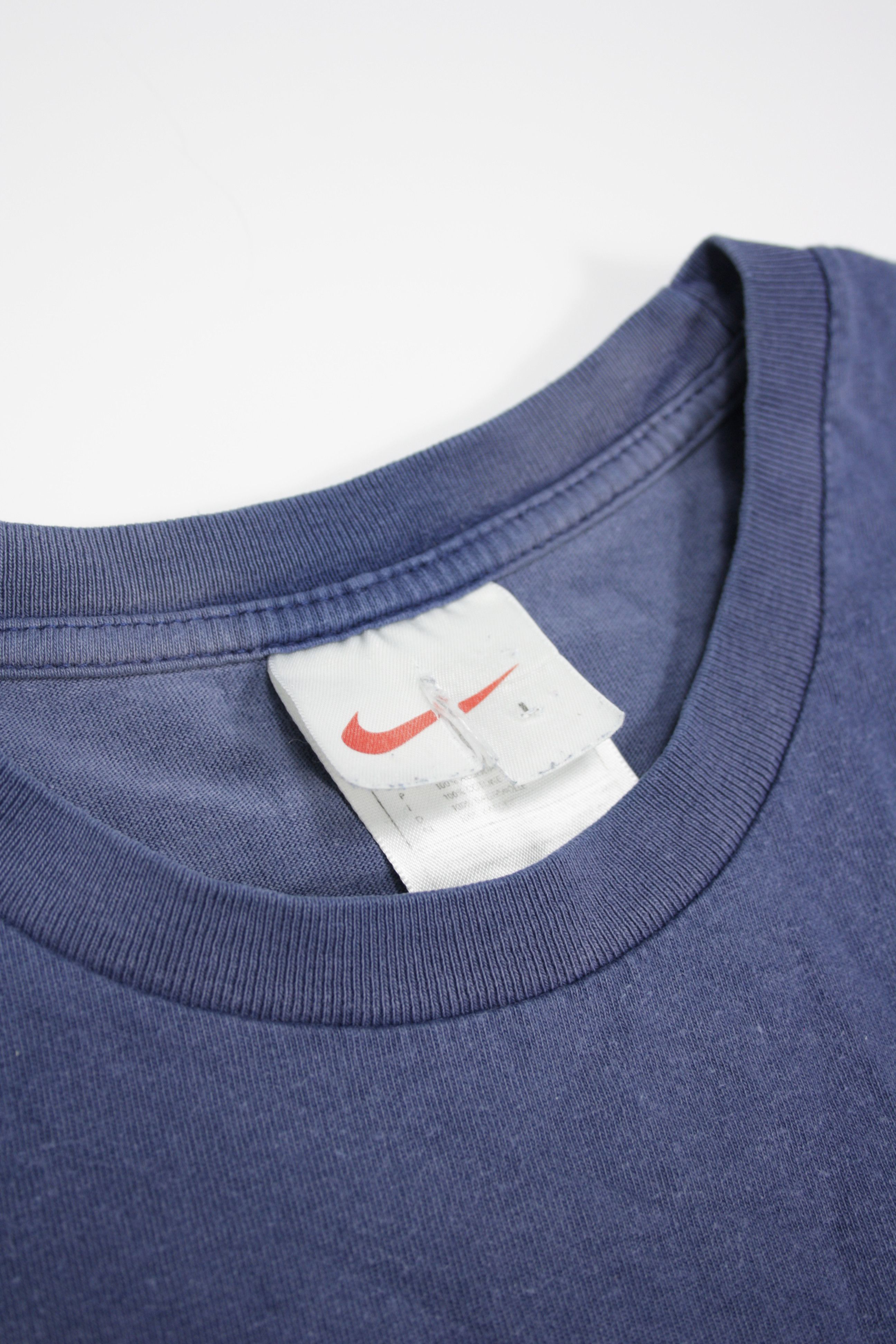Nike × Vintage Nike 90s Vintage Basketball Player Graphic Washed T-Shirt Size US L / EU 52-54 / 3 - 6 Thumbnail