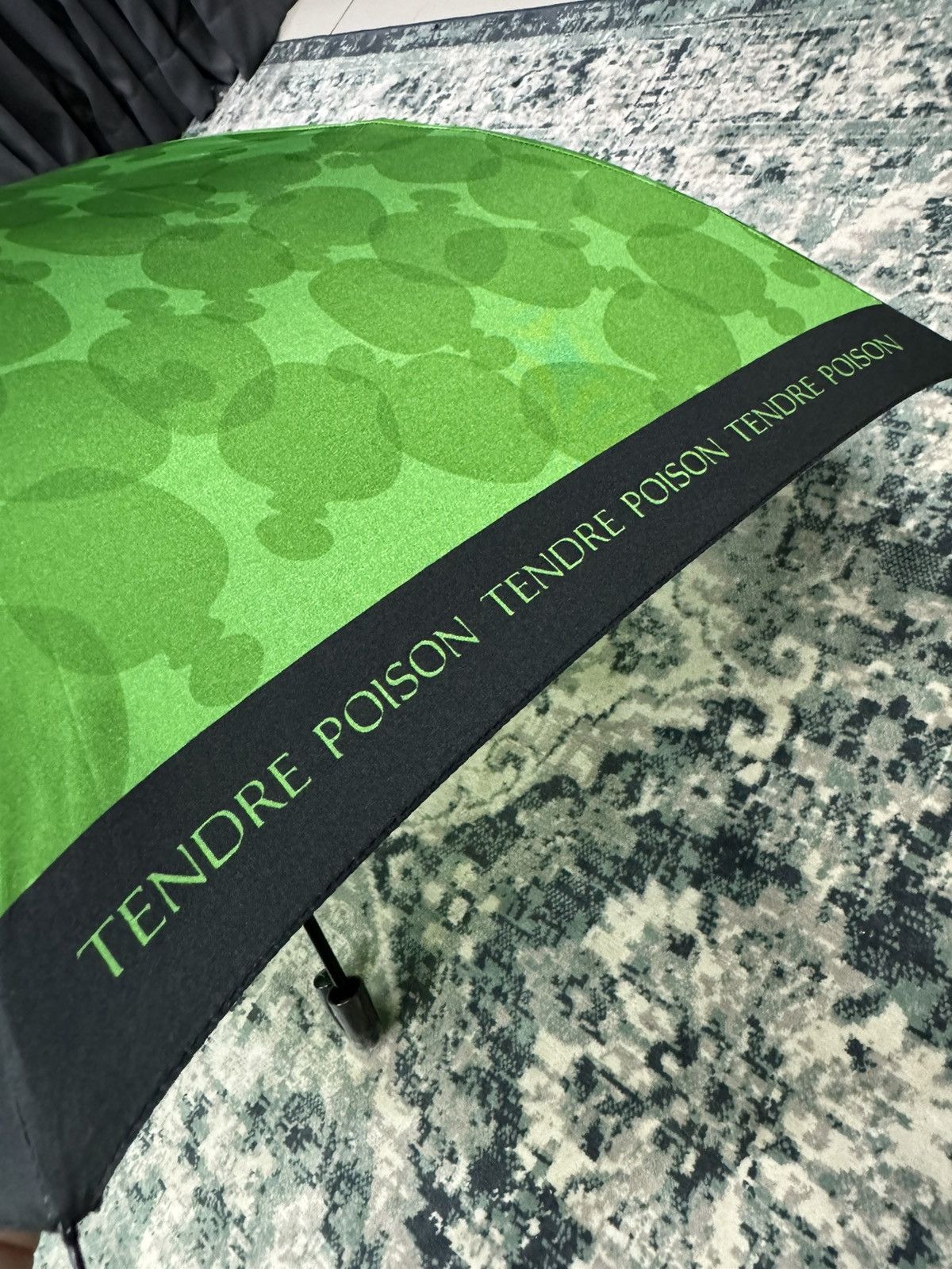 Dior VINTAGE 1990s DIOR TENDRE POISON PERFUME LIMITED UMBRELLA Size 38 - 7 Thumbnail