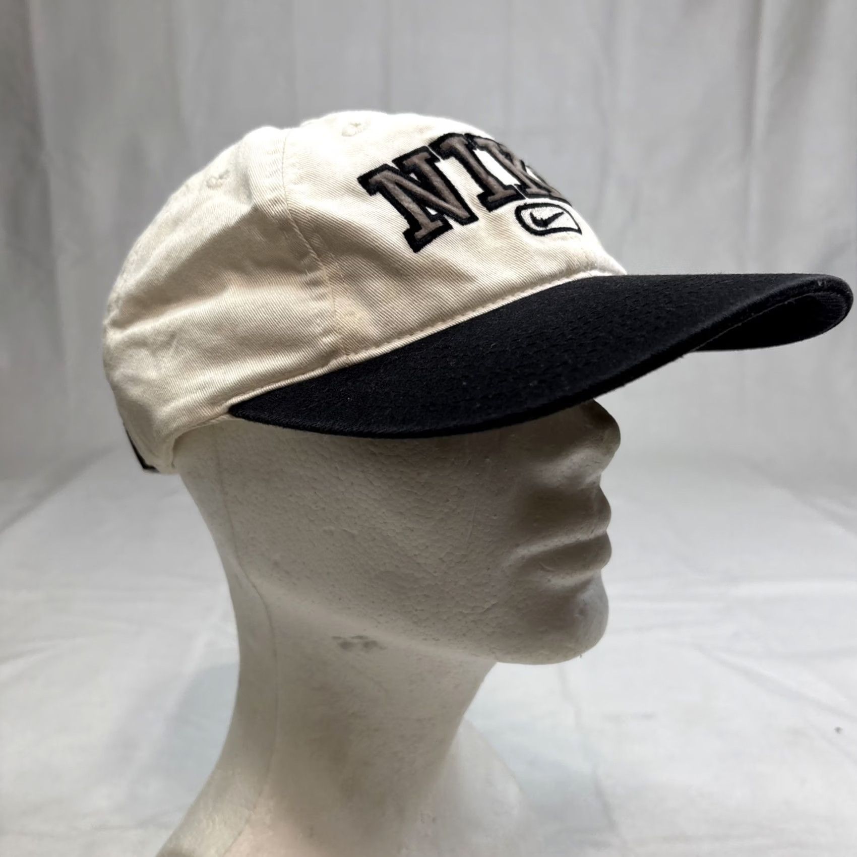 Nike VINTAGE Nike Baseball Cap White Blue Brim Black Tag Strap Back 90s Streetwear Mens One Size White Size ONE SIZE - 2 Thumbnail